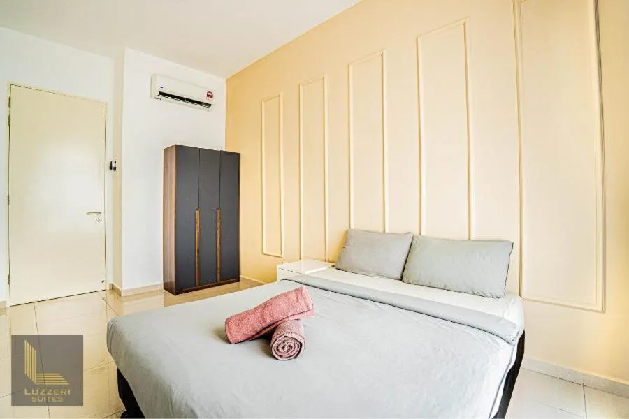 Bed in Legasi Kampung Baru Guesthouse