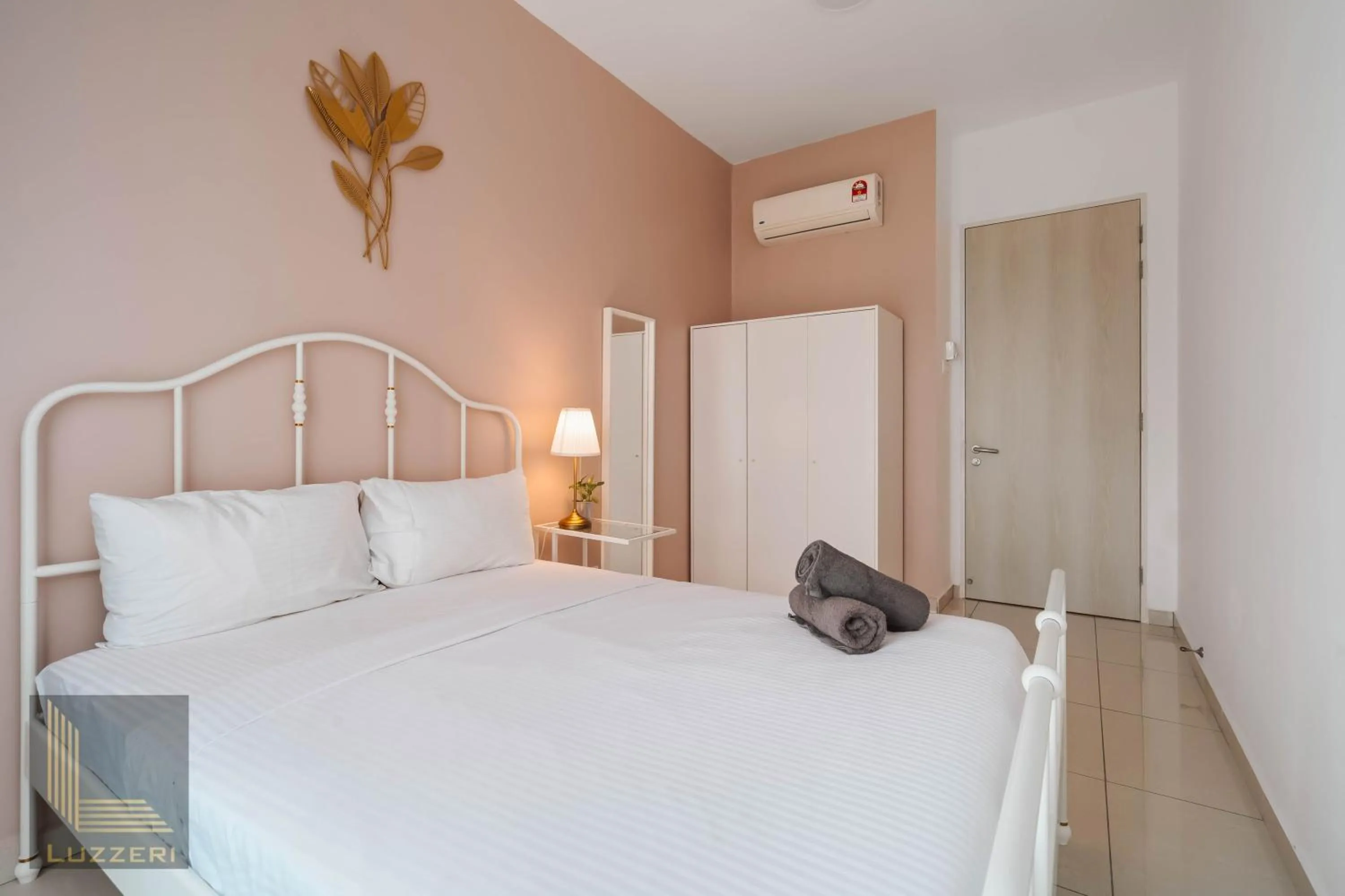 Bed in Legasi Kampung Baru Guesthouse