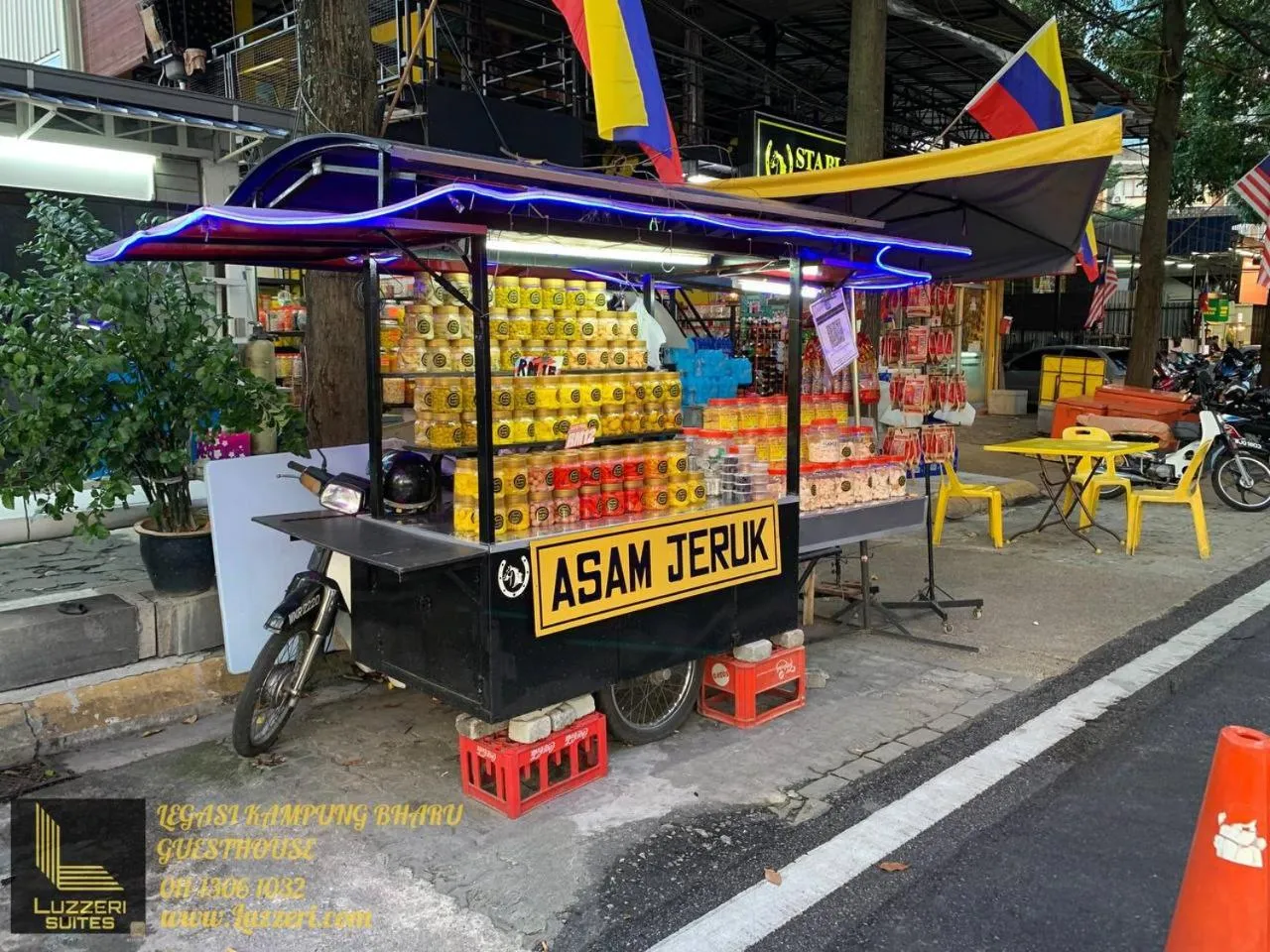 Restaurant/places to eat in Legasi Kampung Baru Guesthouse