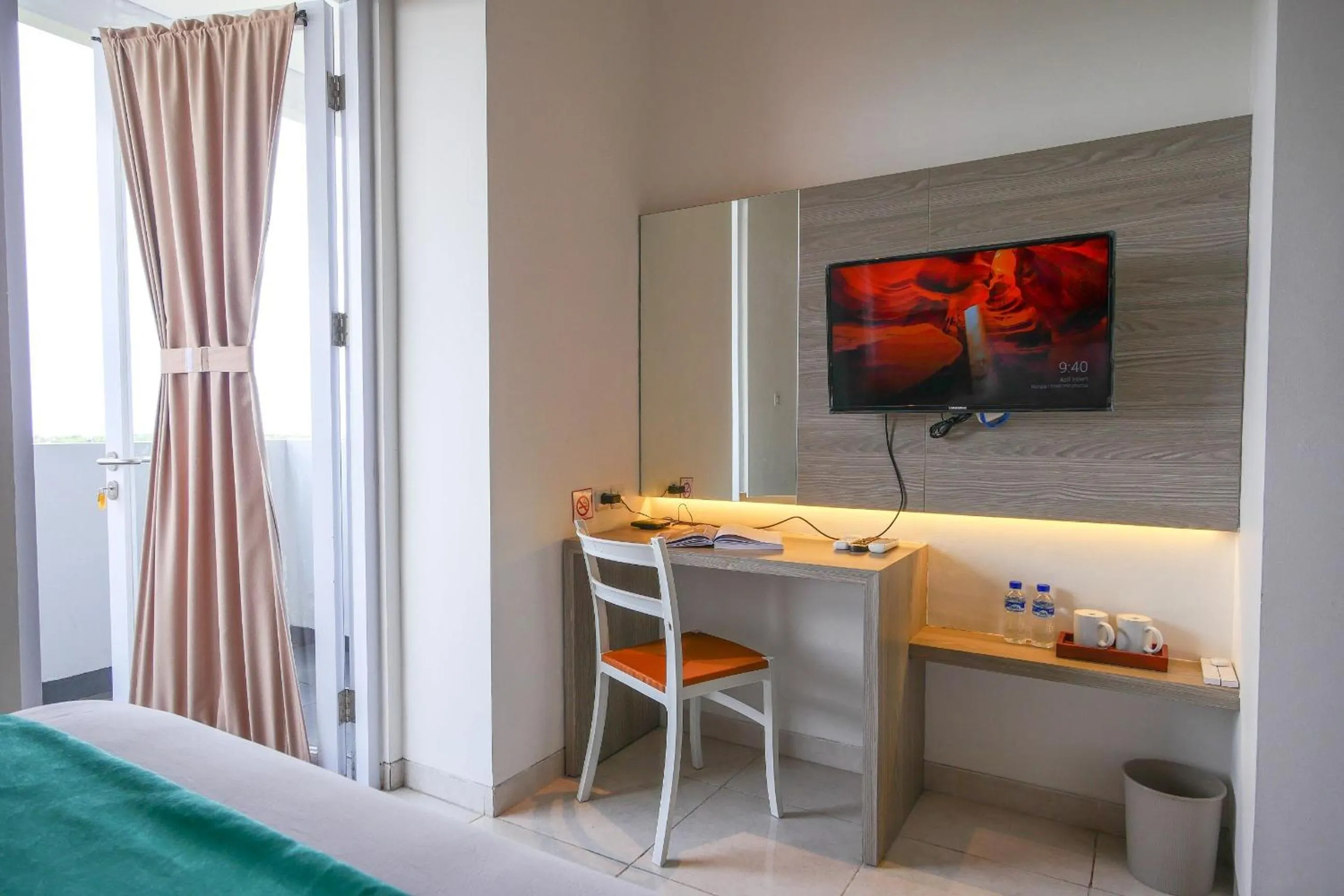 TV and multimedia, Bed in Nivasa Hotel