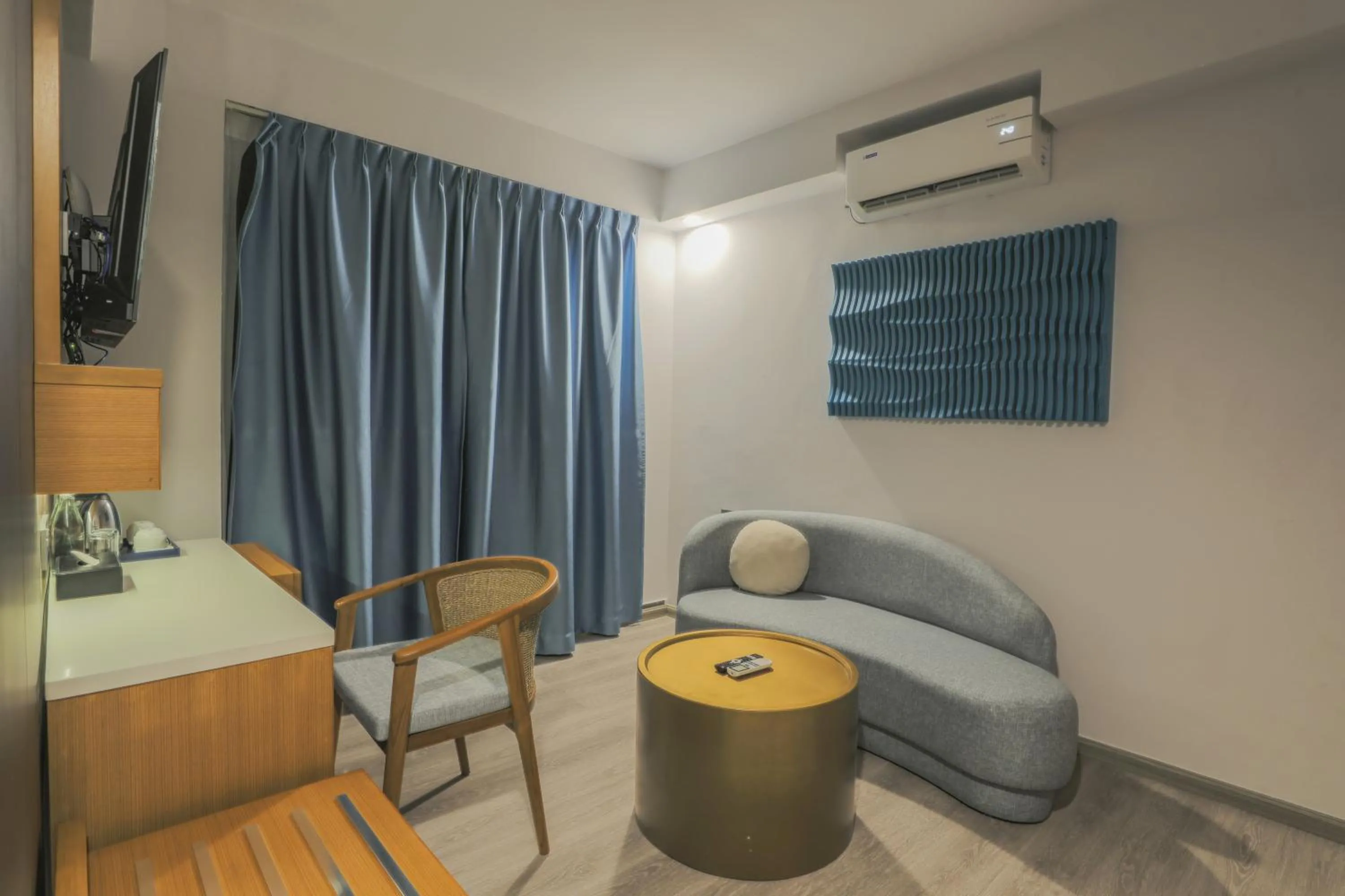 Living room in UMET Seaview Hotel with Free Airport Pick up and Drop T&C Apply