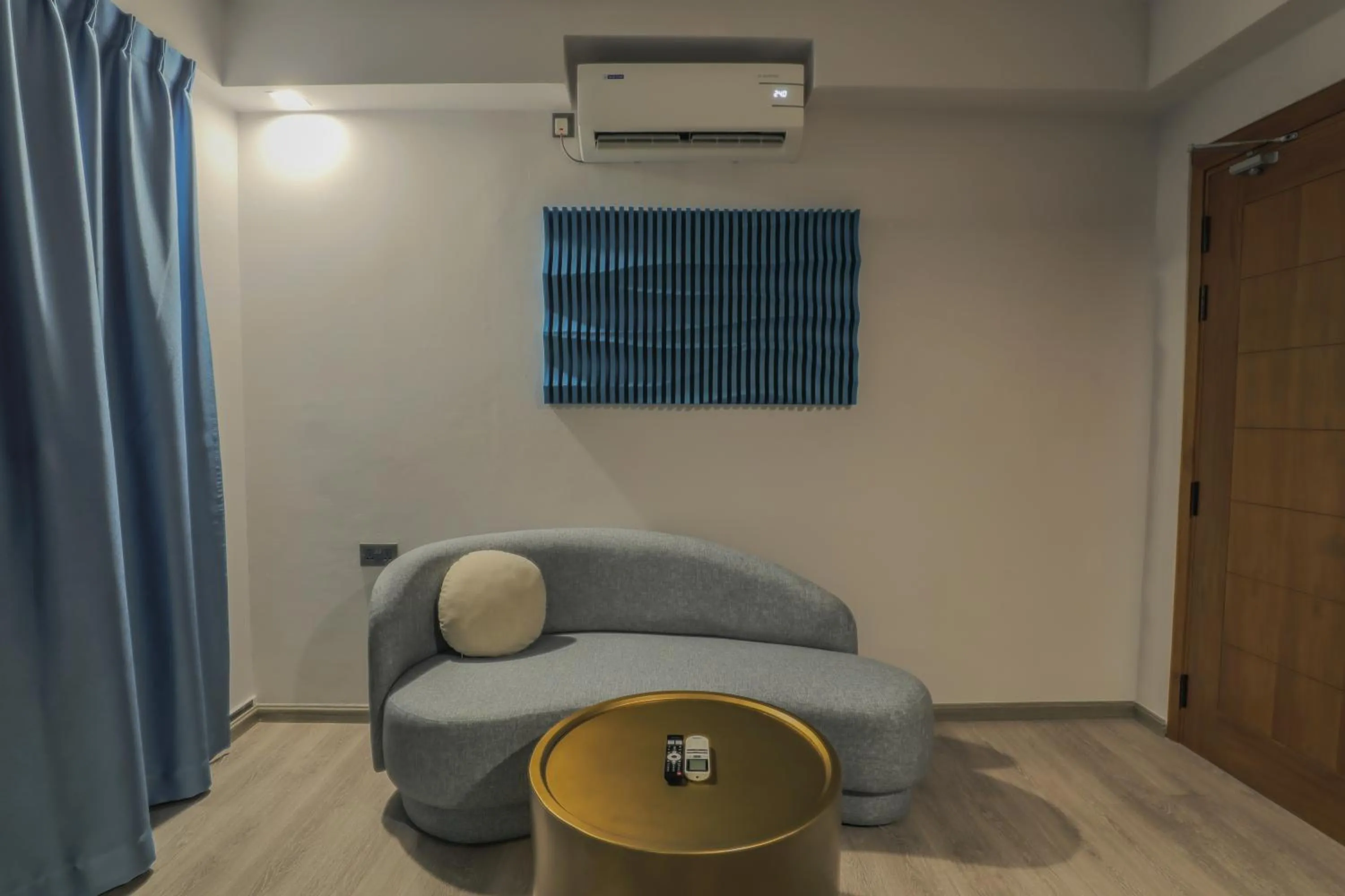 Living room in UMET Seaview Hotel with Free Airport Pick up and Drop T&C Apply