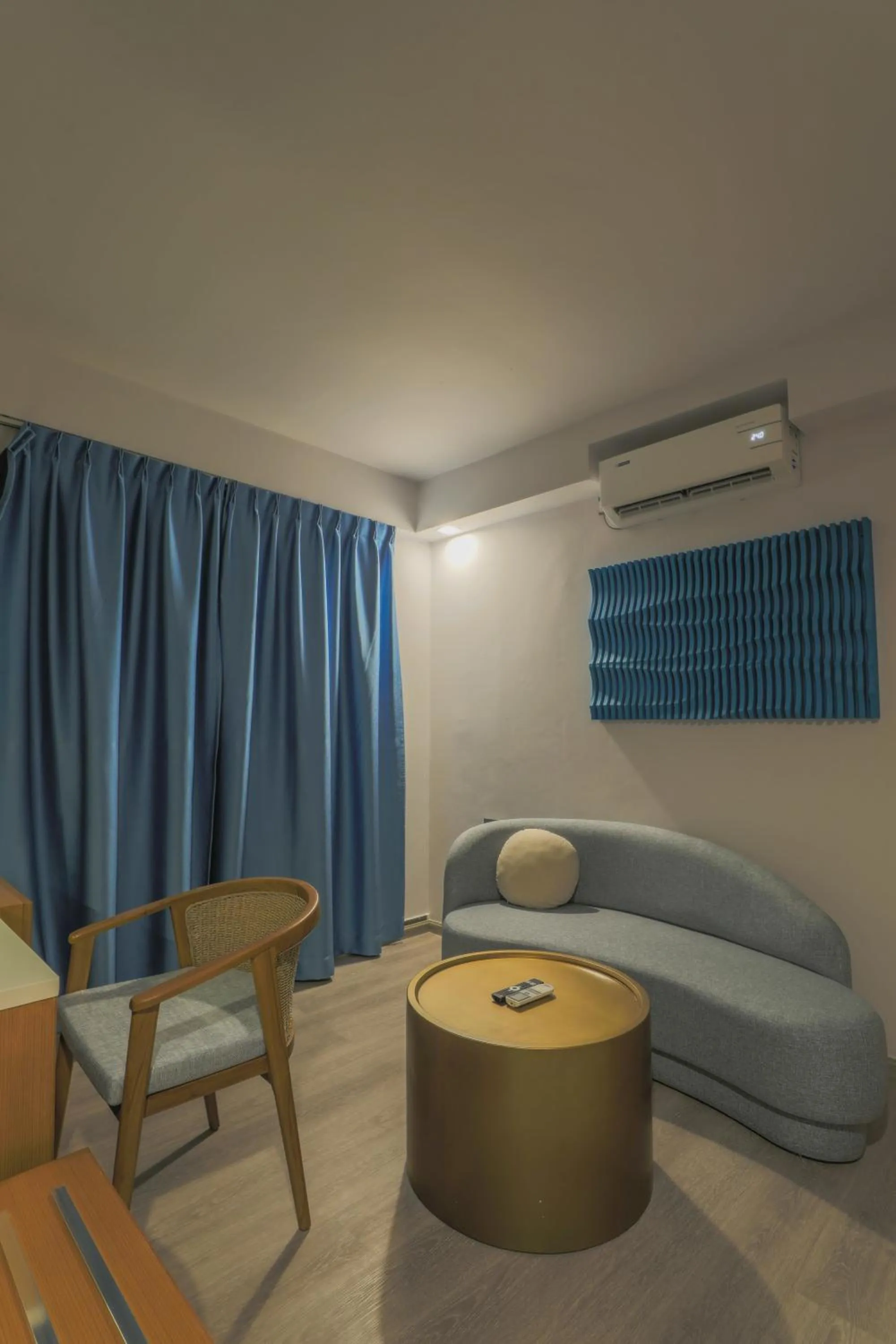 Living room in UMET Seaview Hotel with Free Airport Pick up and Drop T&C Apply