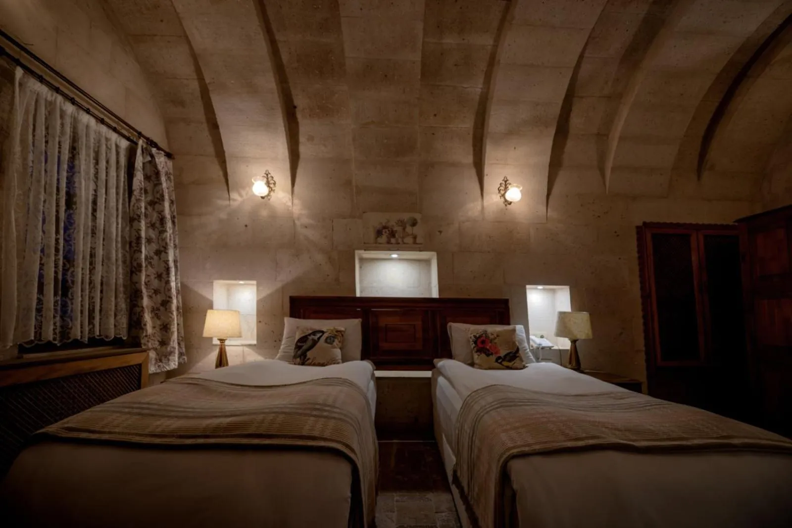 Photo of the whole room, Bed in Sinasos Palace Cave Hotel