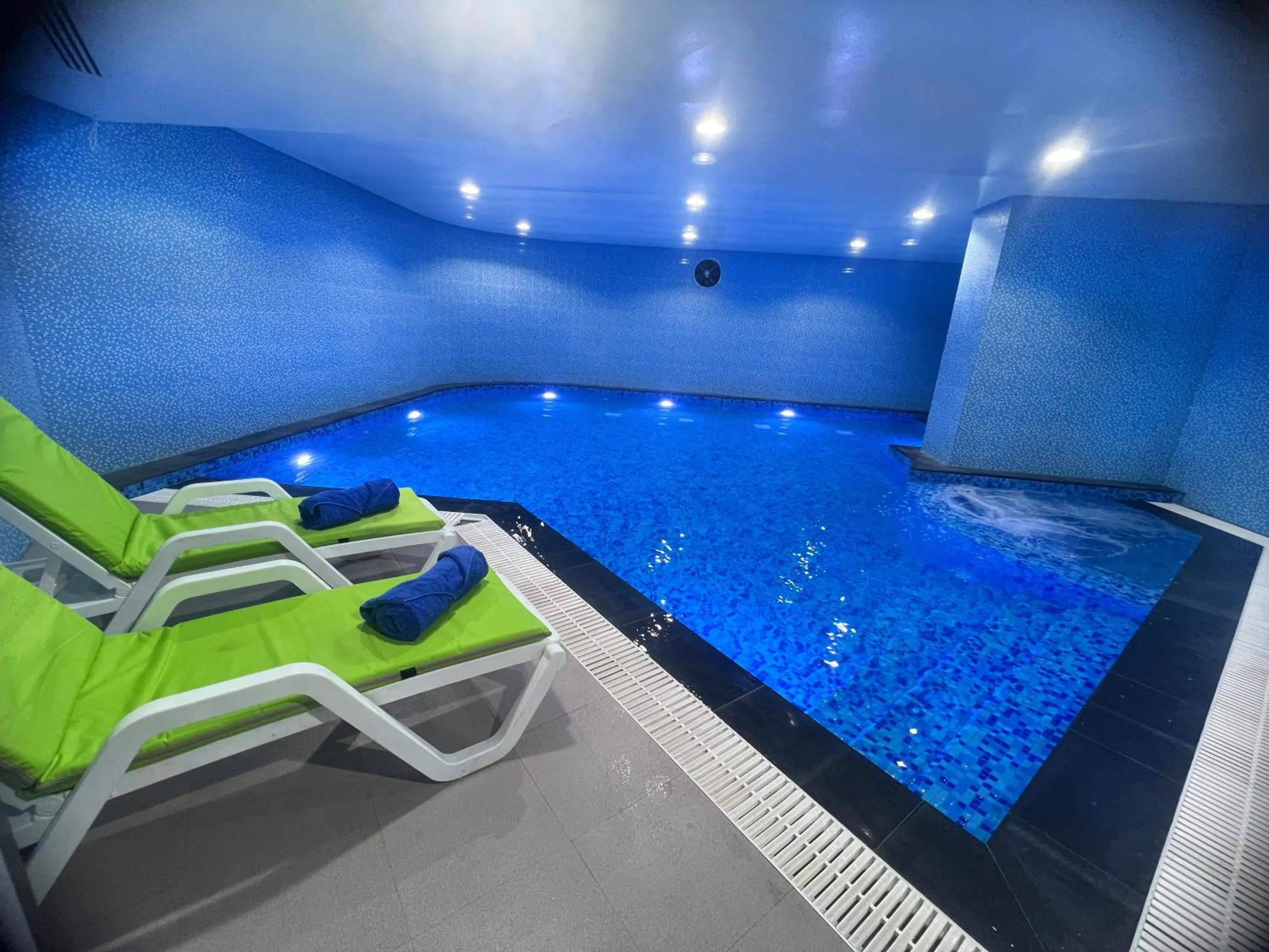 Swimming pool in ROZANA HOTEL