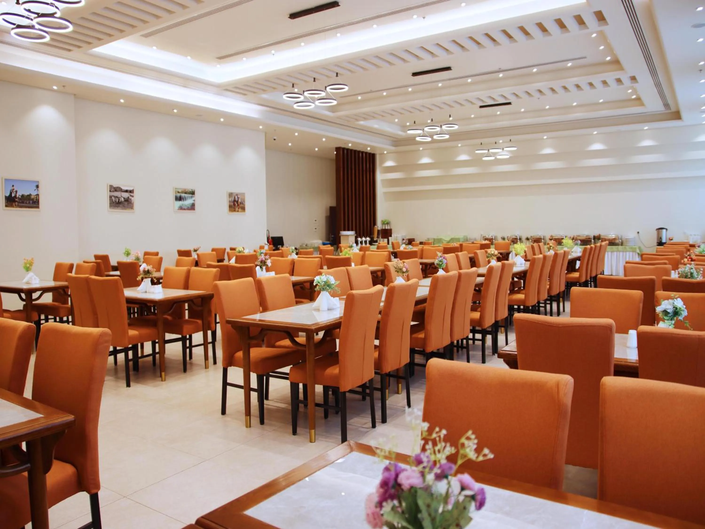Restaurant/places to eat in ROZANA HOTEL