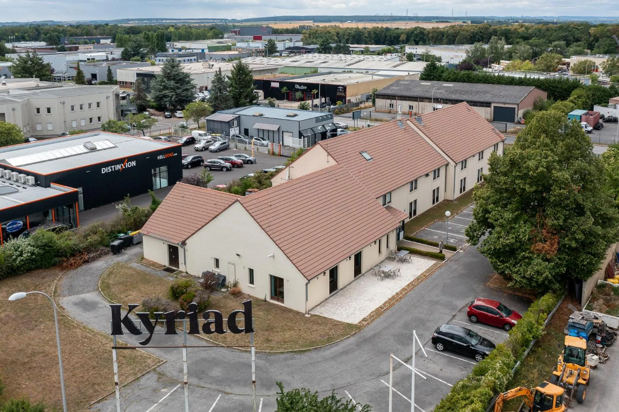 Property building in KYRIAD CREIL - Chantilly Nord