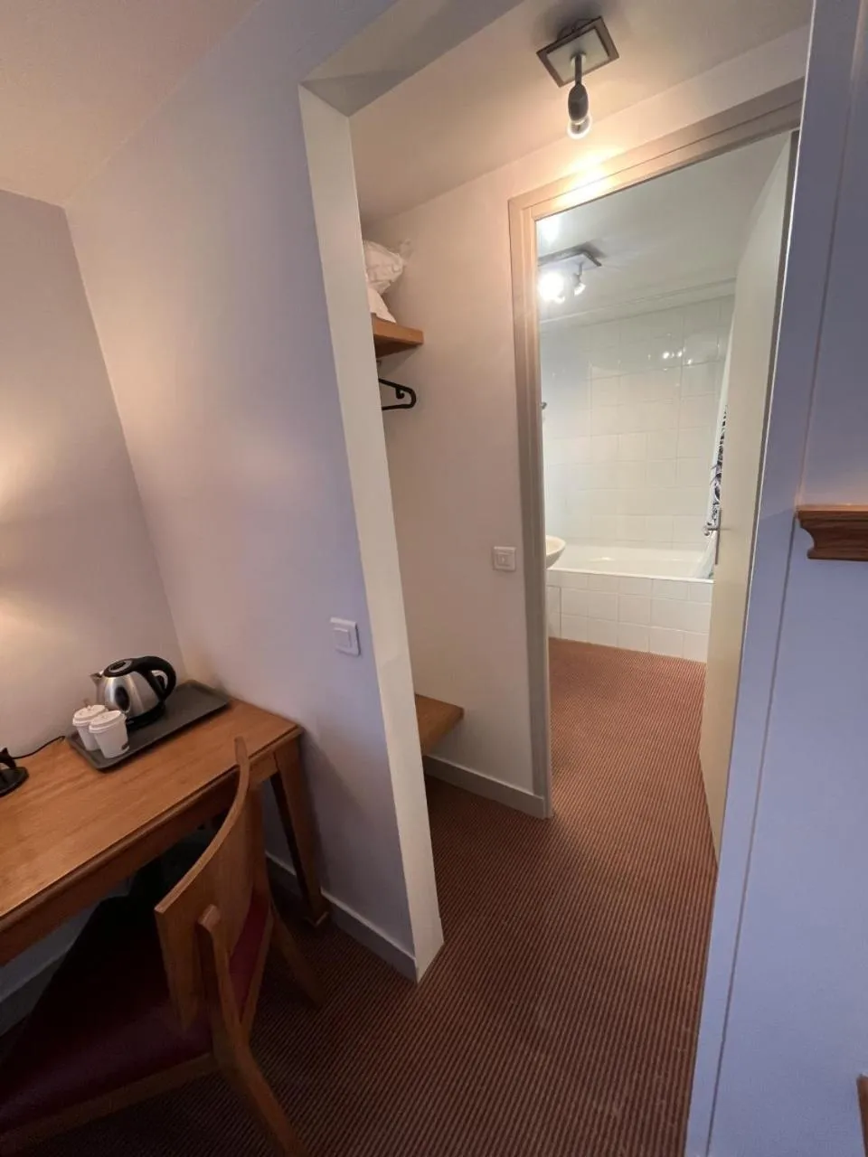 Toilet in KYRIAD CREIL - Chantilly Nord