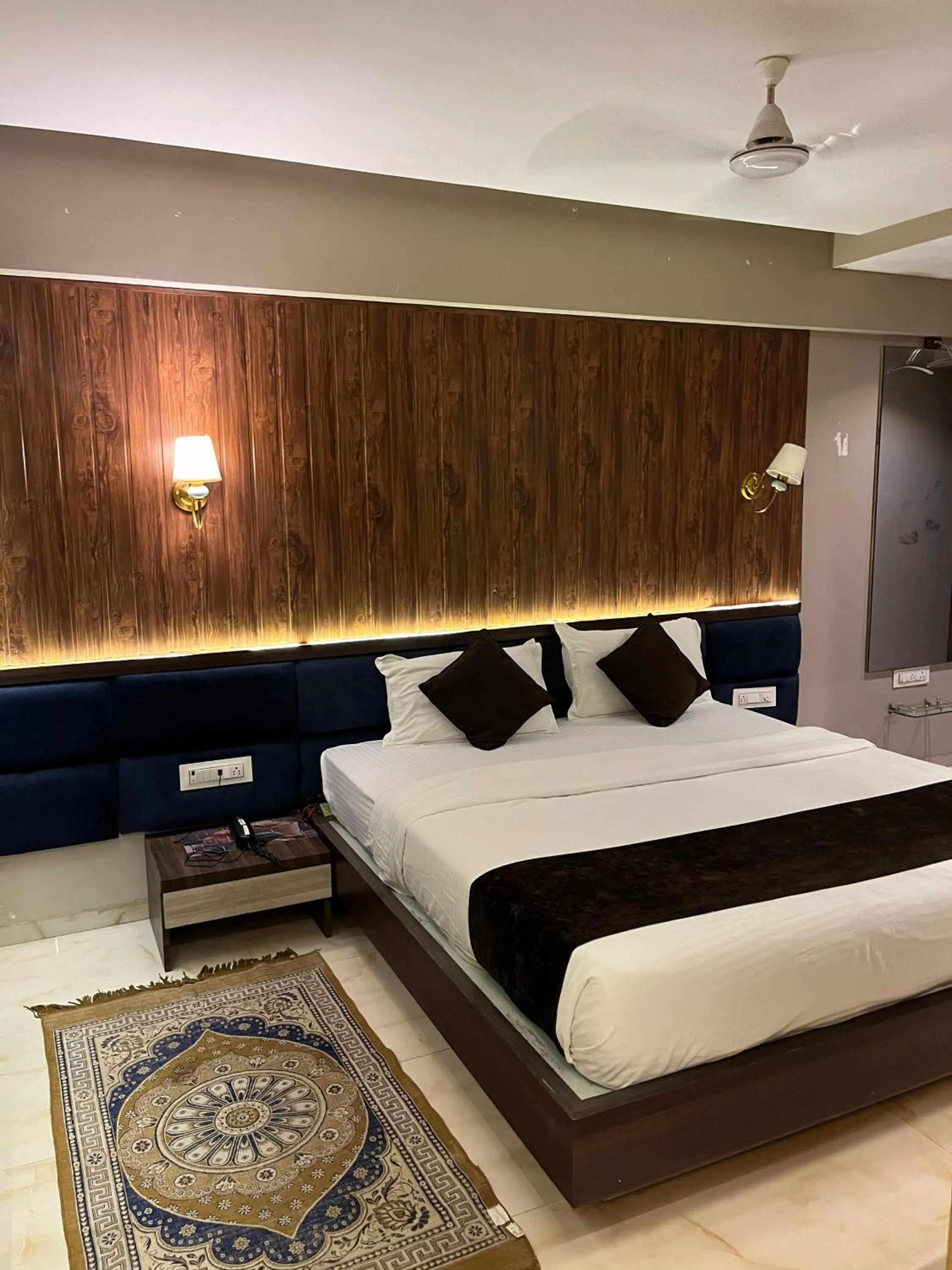 Bed in Hotel Merakee - Near Dahisar Mira Road Mumbai