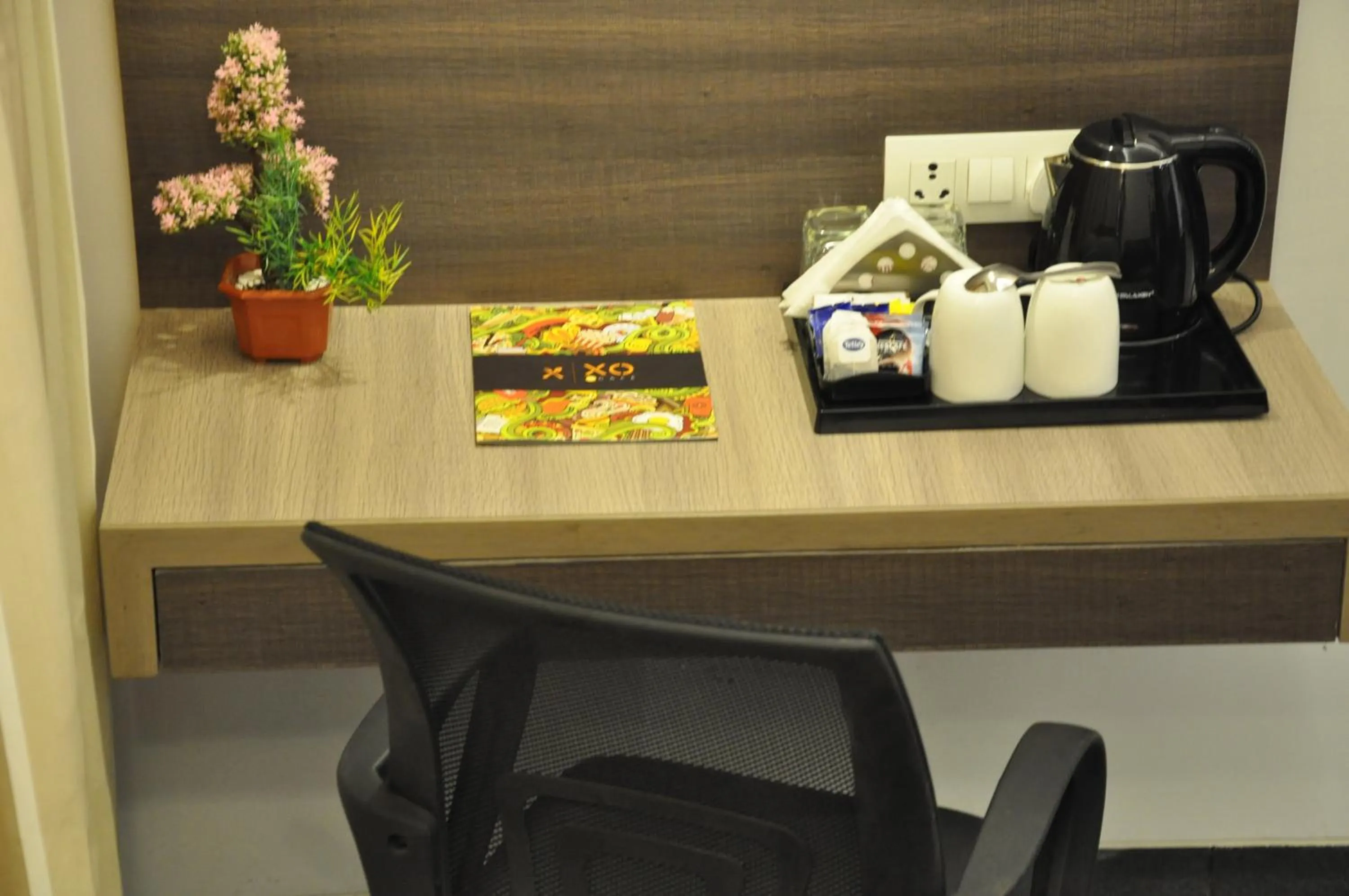 Coffee/tea facilities in Pride Biznotel Manjusar Vadodara Near Sokhda Lake