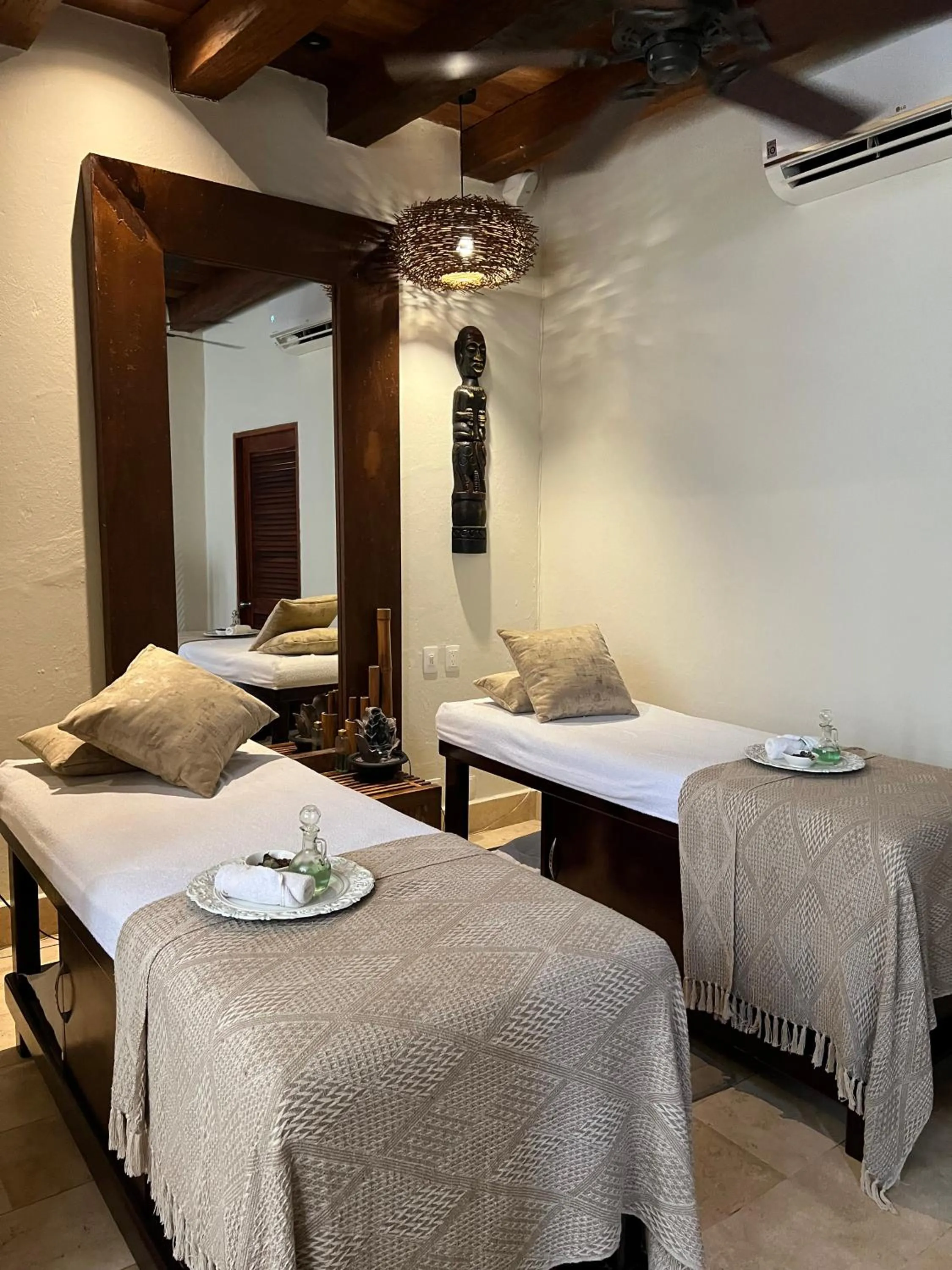 Massage, Bed in Ananda Hotel Boutique