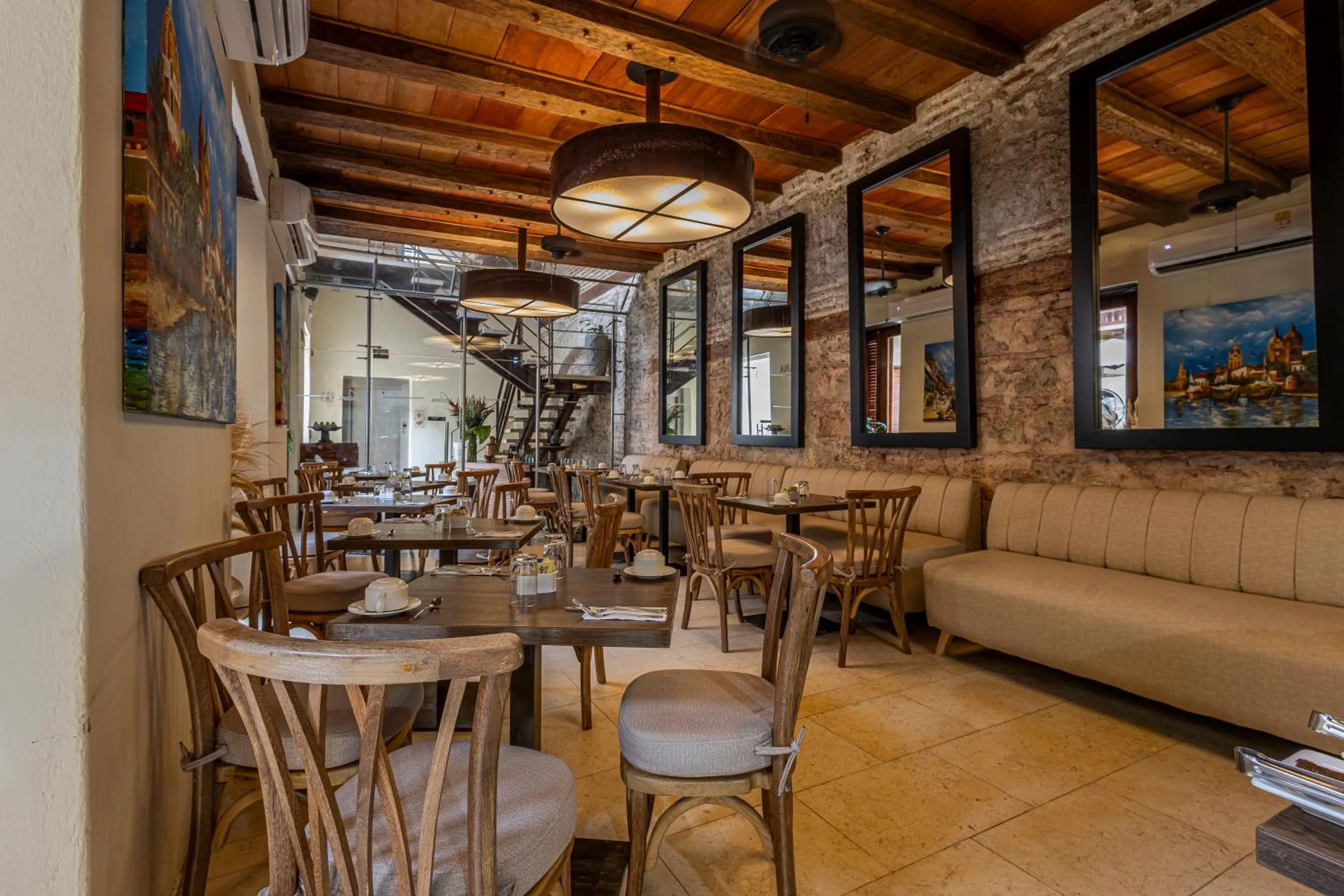 Restaurant/places to eat in Ananda Hotel Boutique