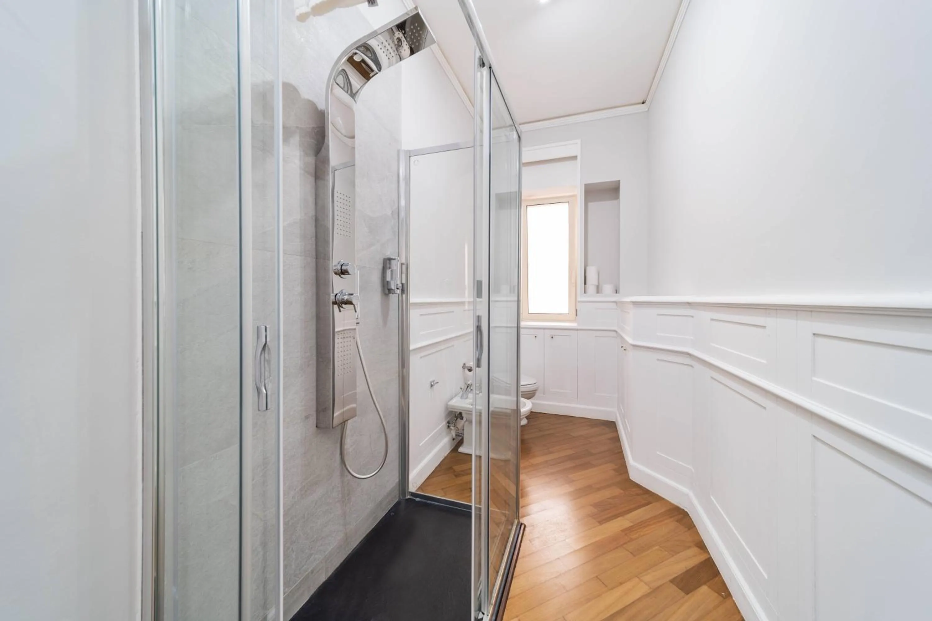 Bathroom in Dante 138 Class rooms & apartments