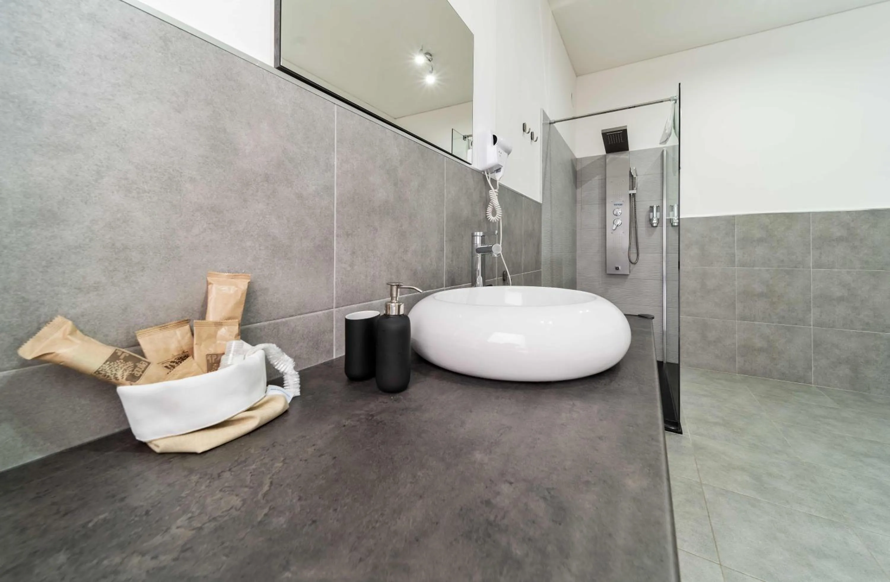 Bathroom in Dante 138 Class rooms & apartments