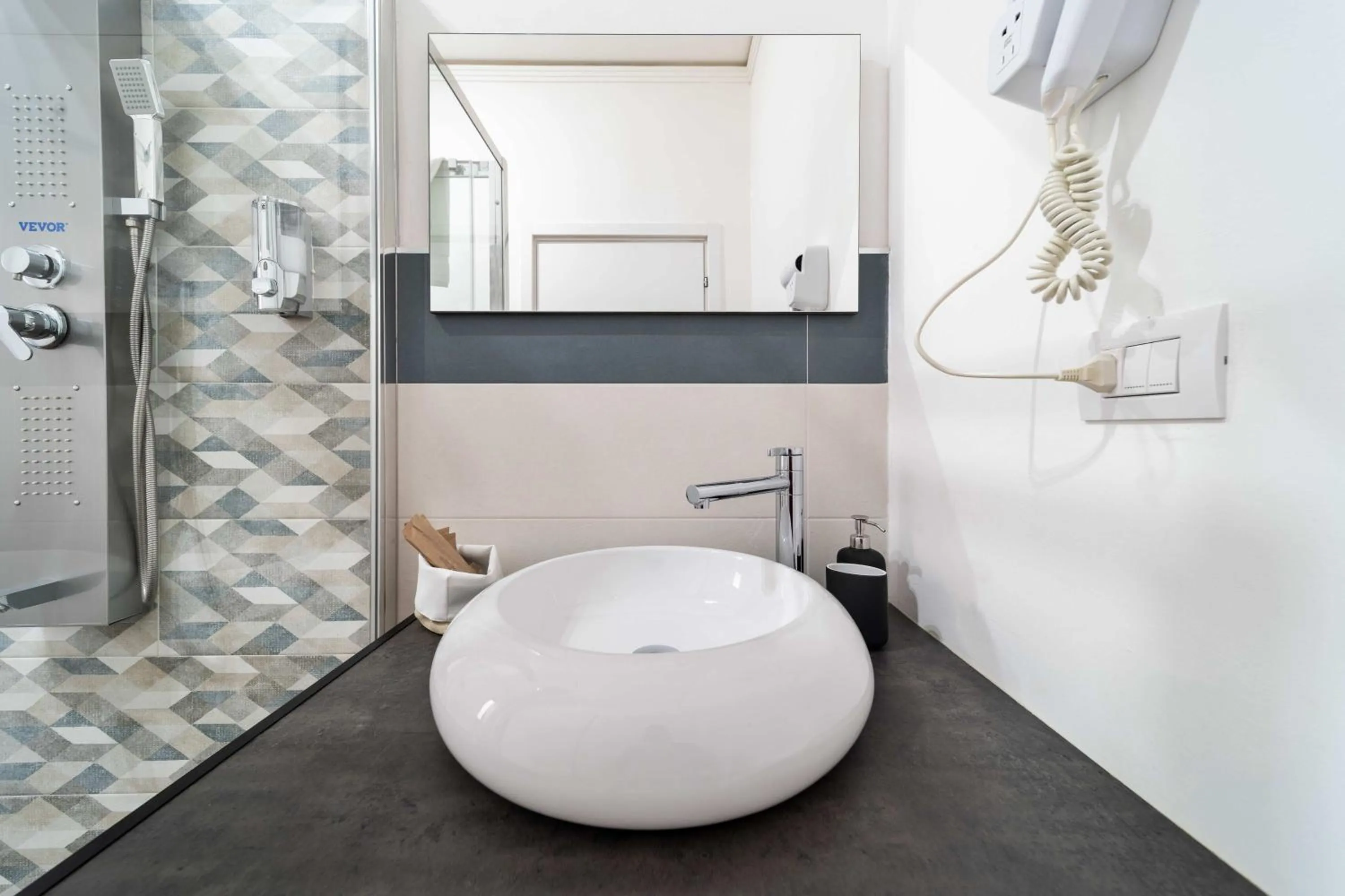 Bathroom in Dante 138 Class rooms & apartments