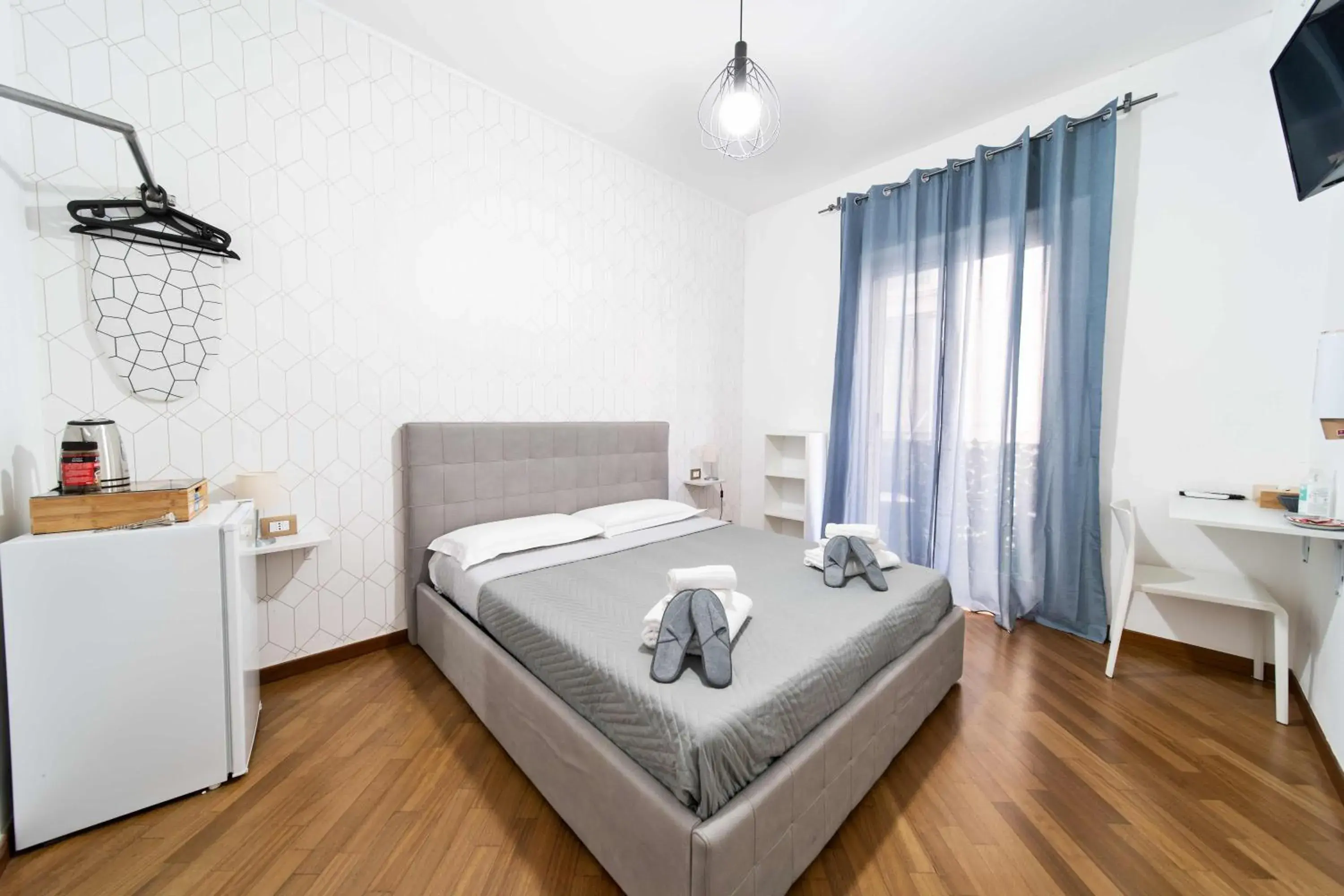 Deluxe Double Room in Dante 138 Class rooms & apartments Deluxe Double Room in Dante 138 Class rooms & apartments