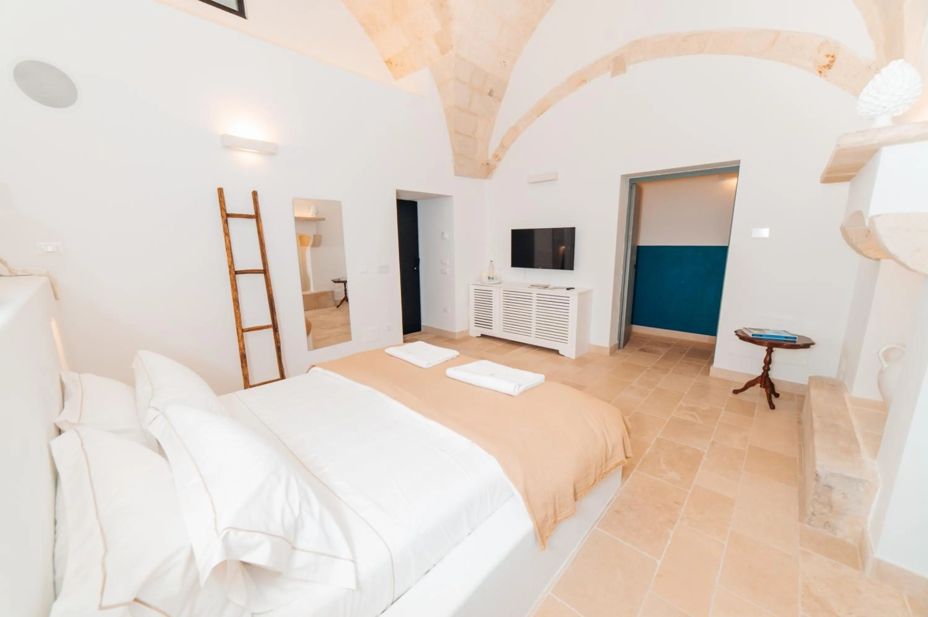 Bed in Tenuta Tresca Suites - Dimora Storica