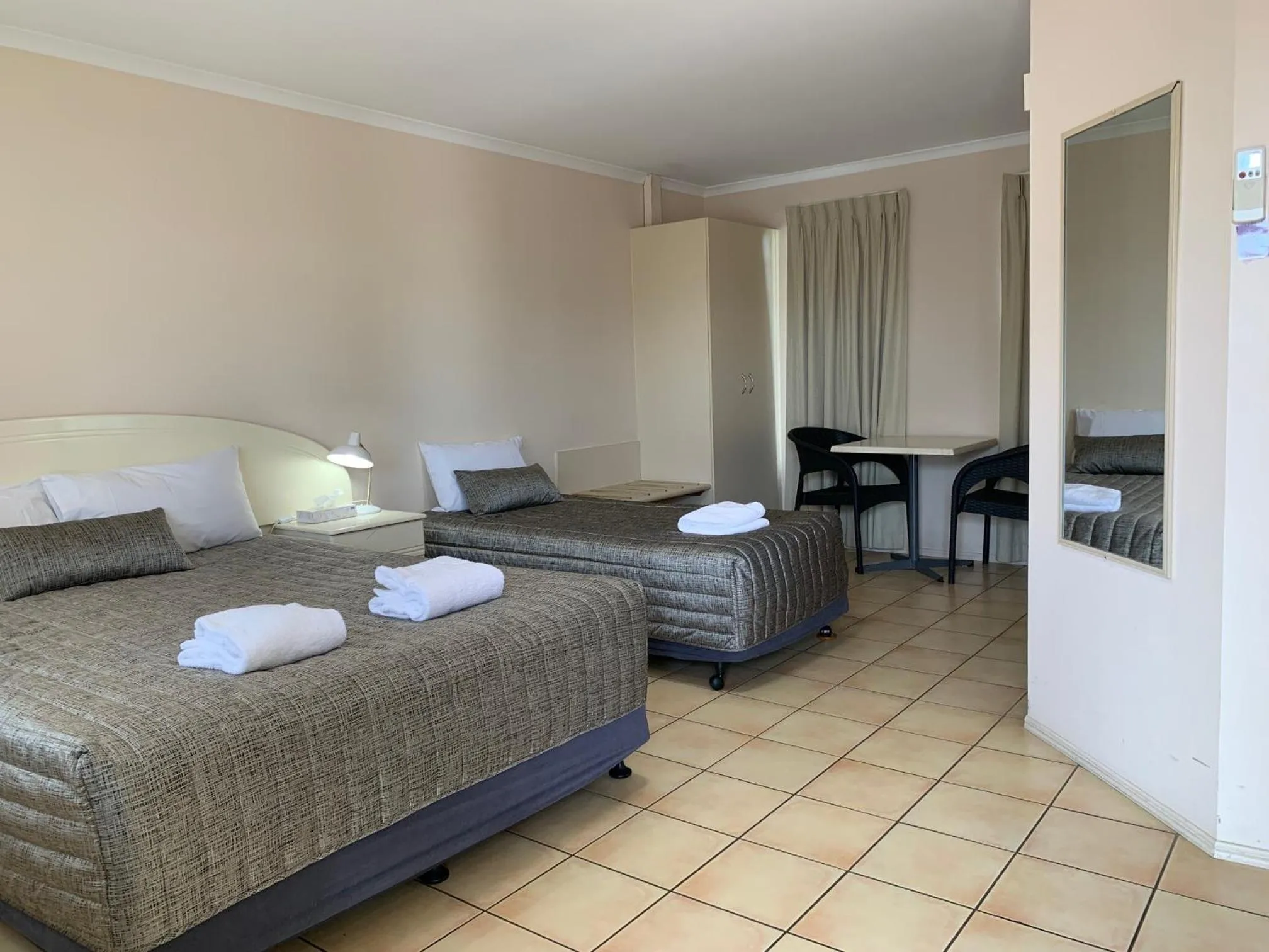 Bedroom, Bed in Biloela Palms Motor Inn