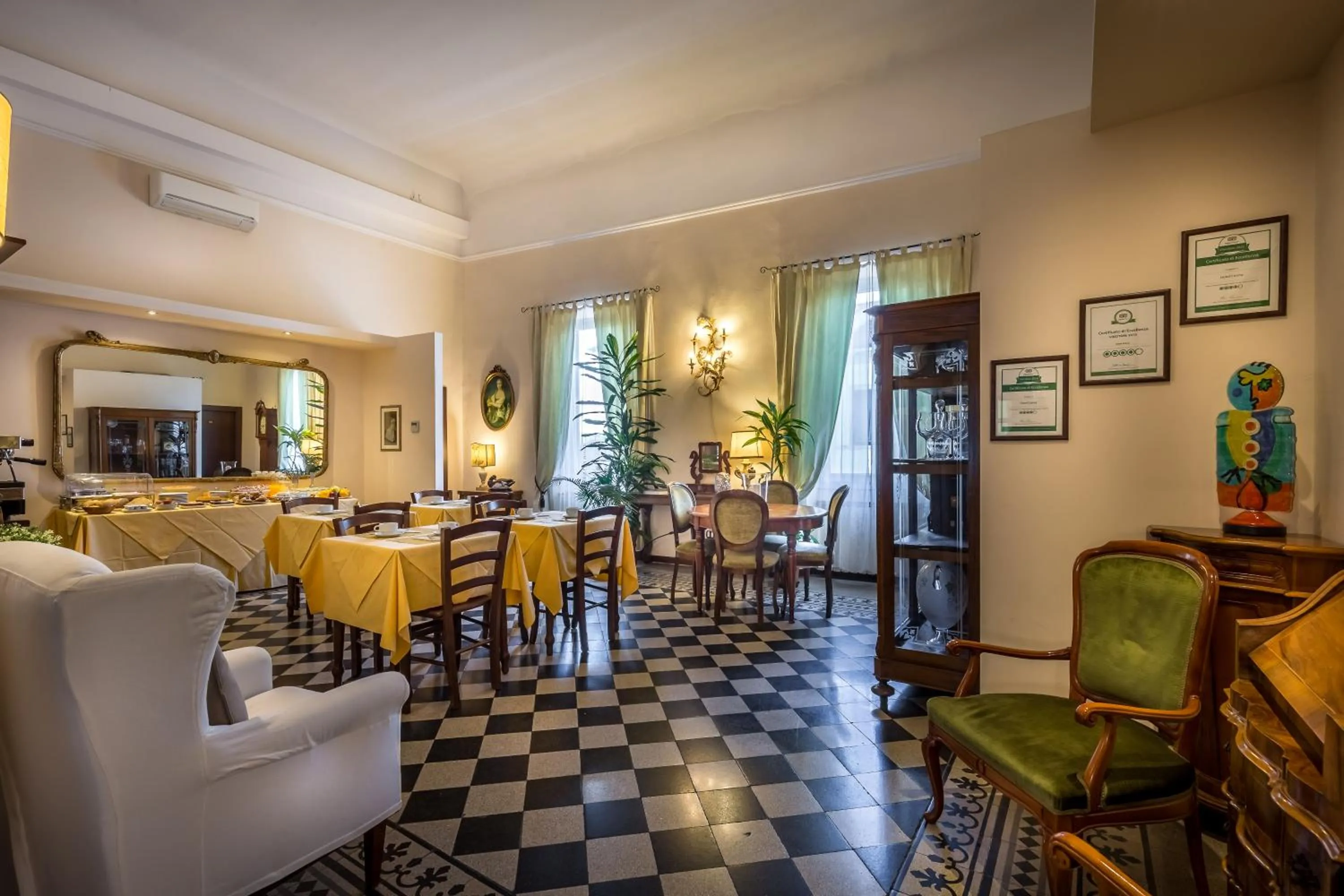 Restaurant/places to eat in Hotel Emma Small Luxury Hotel