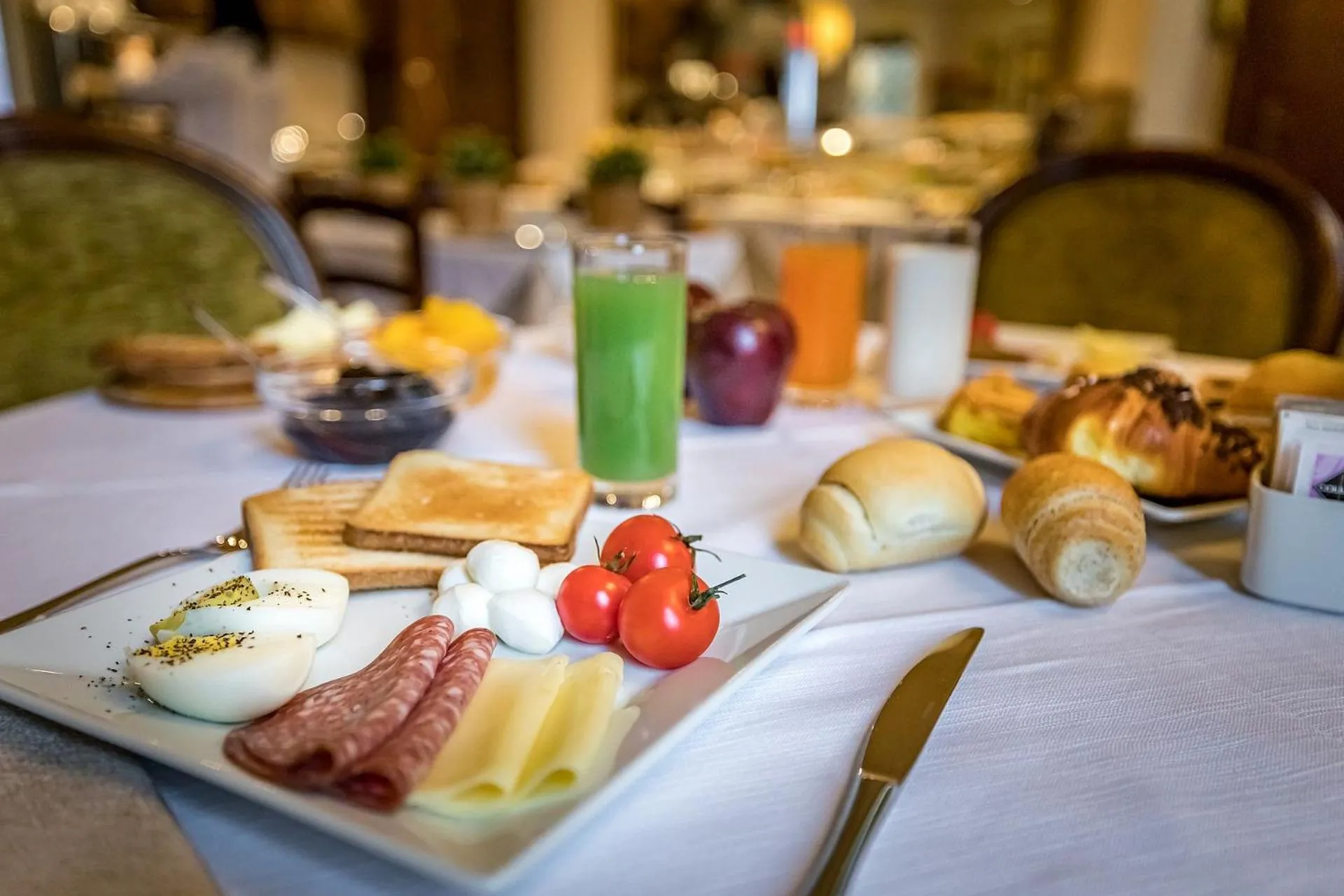 Food and drinks in Hotel Emma Small Luxury Hotel