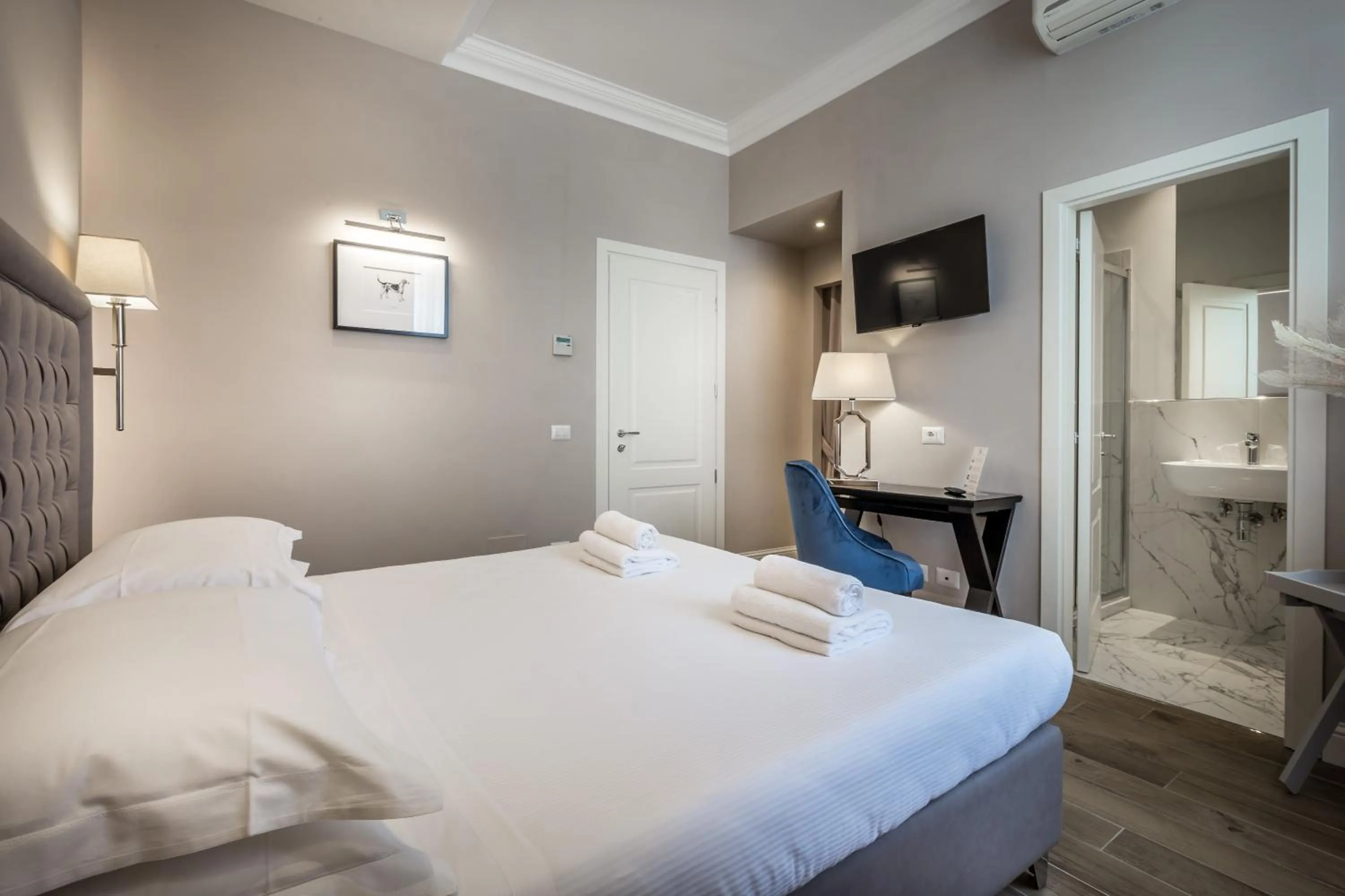 Bed in Hotel Emma Small Luxury Hotel