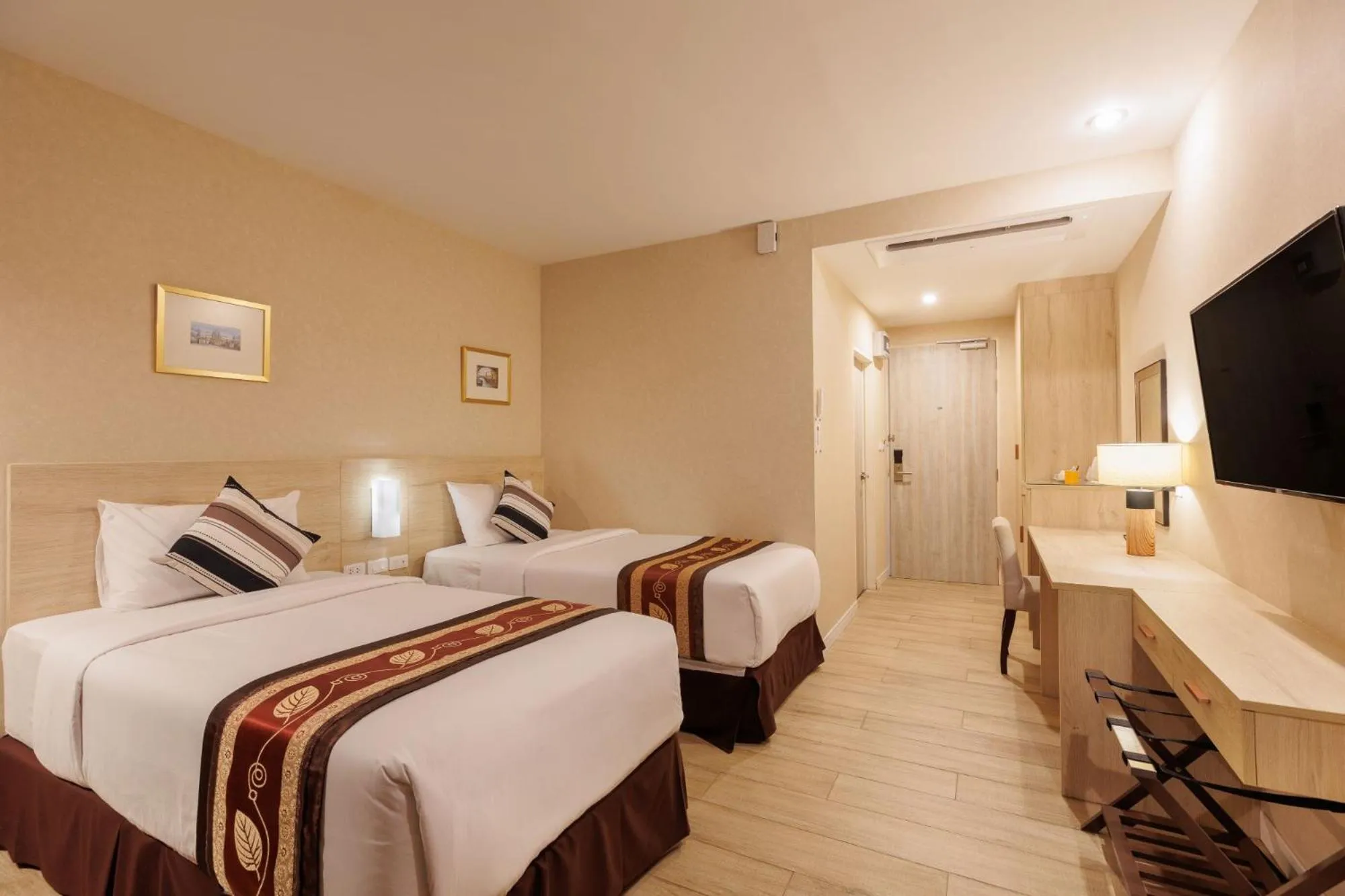 Bed in Le Cannes Hotel