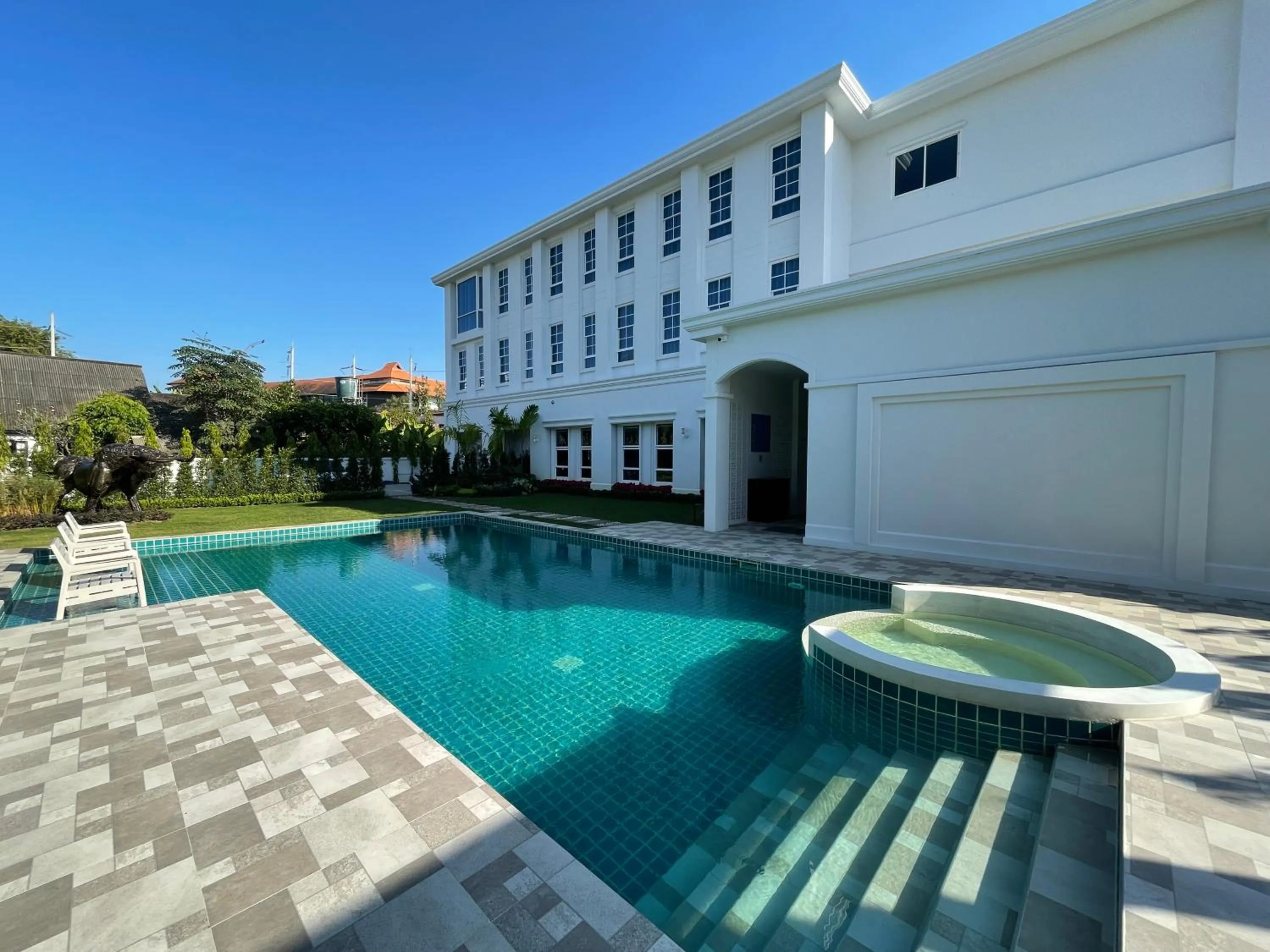 Swimming pool in Le Cannes Hotel