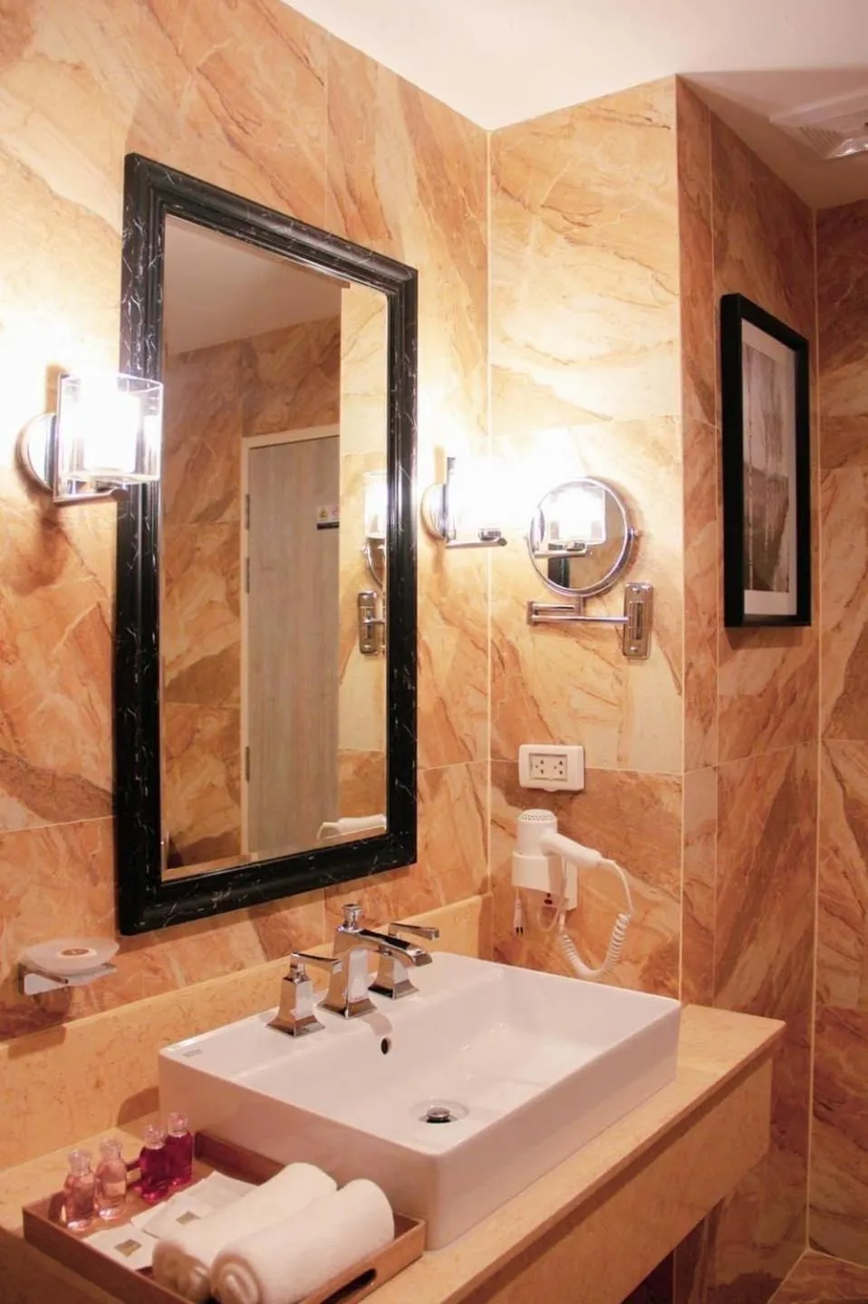 Bathroom in Le Cannes Hotel