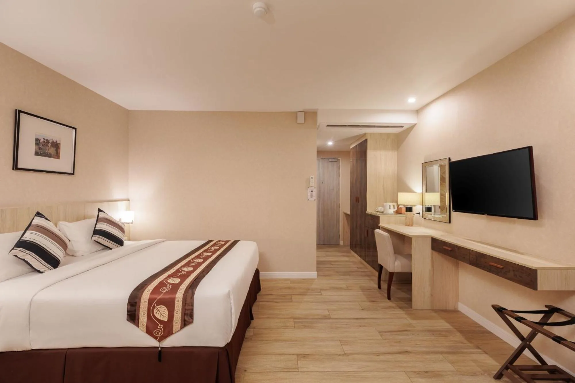 Bed in Le Cannes Hotel