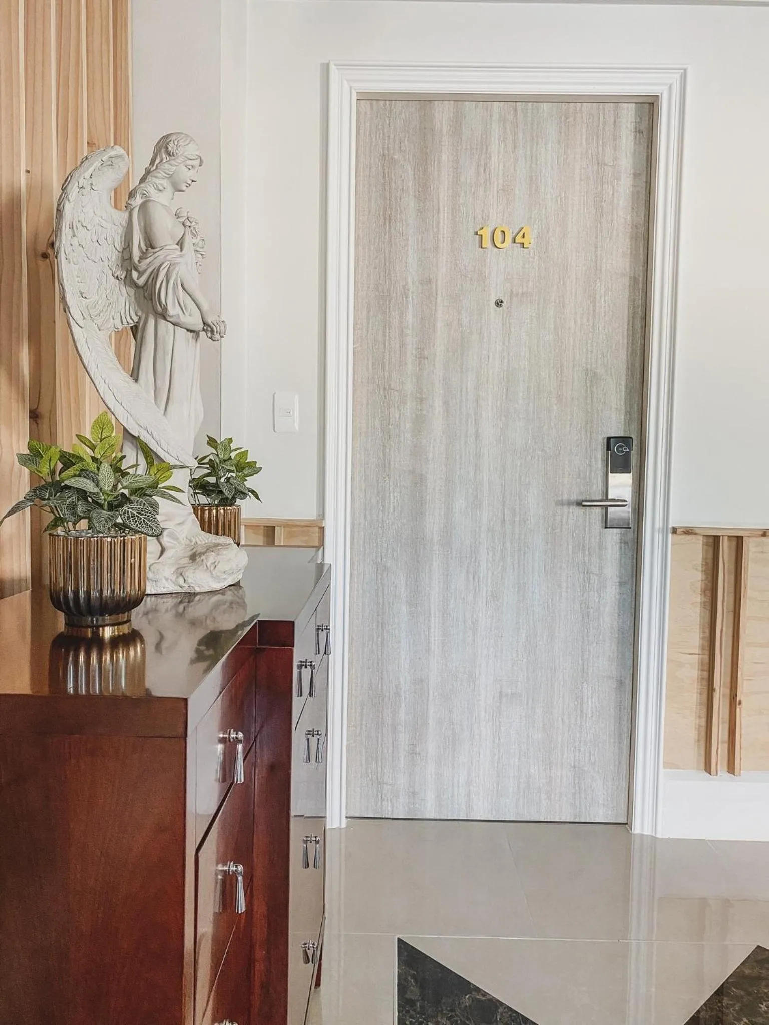 Text overlay in Le Cannes Hotel