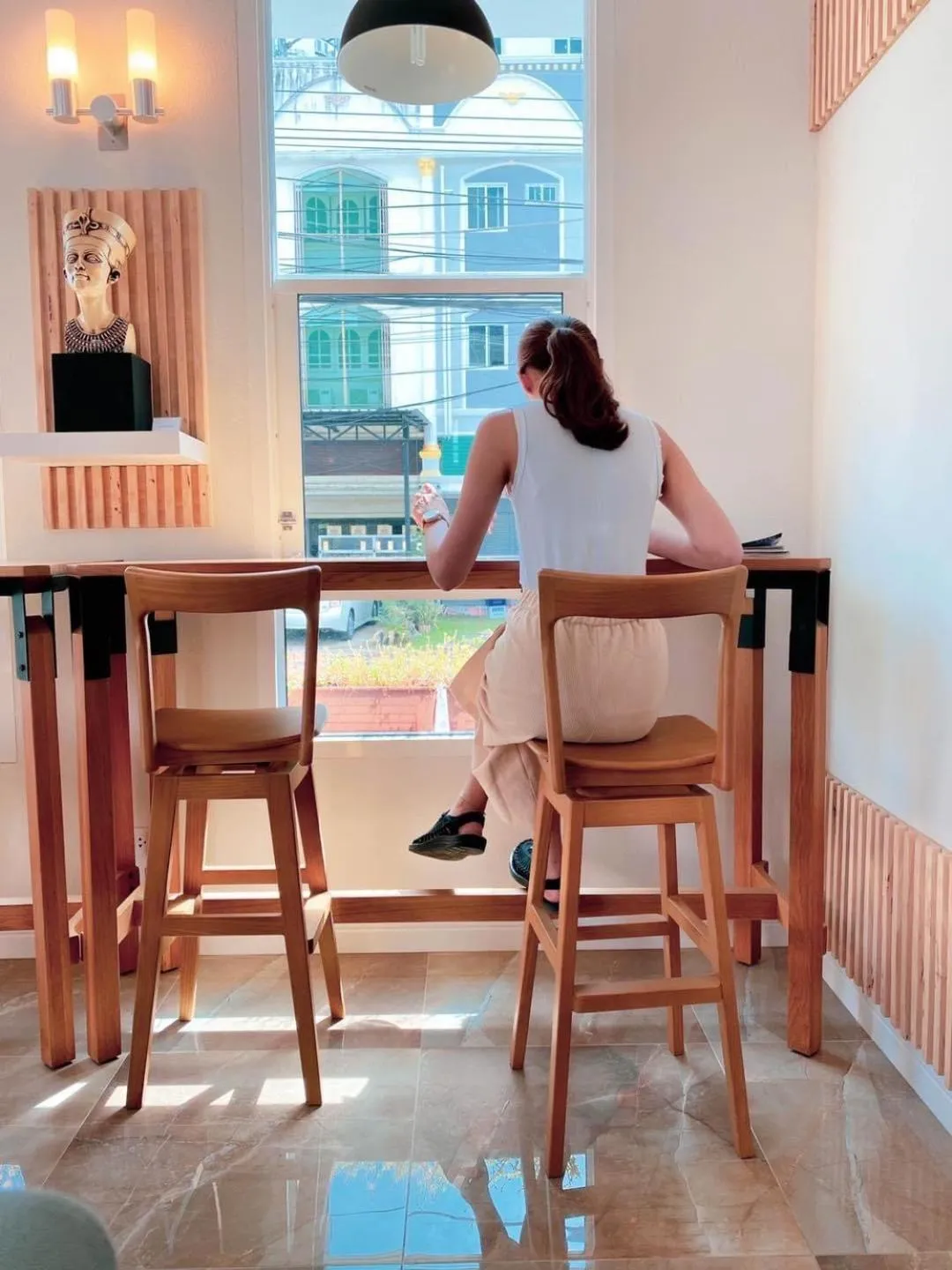 Restaurant/places to eat in Le Cannes Hotel