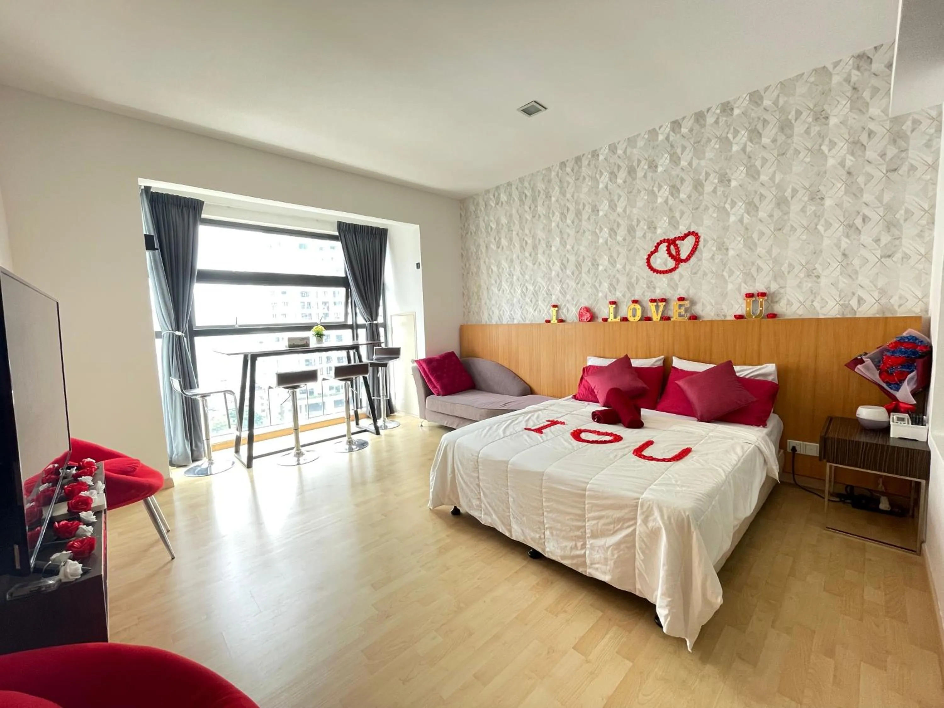 Bed in Private Jacuzzi Staycation at KL City 152