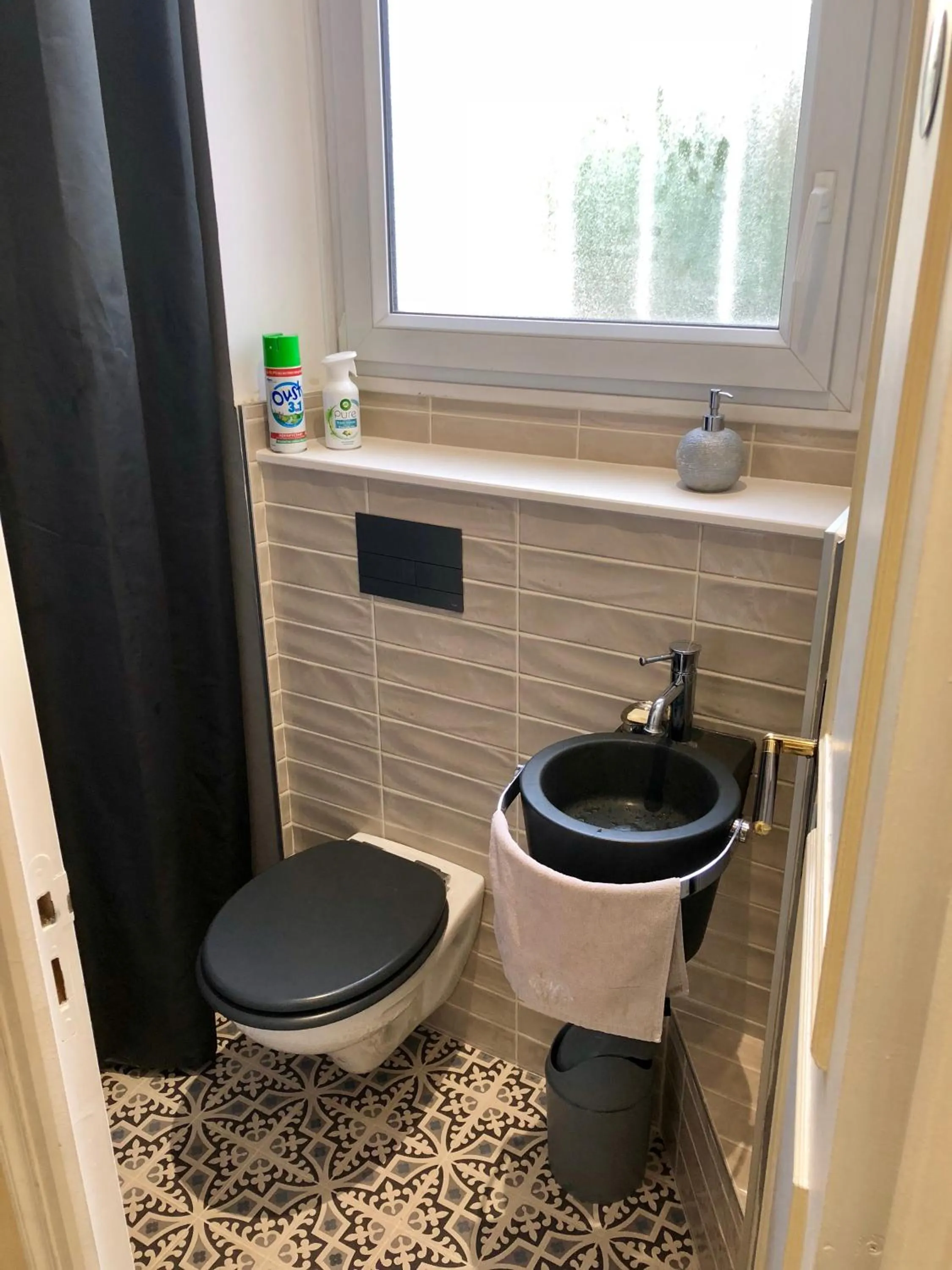 Toilet in Villa Eugénie Melun