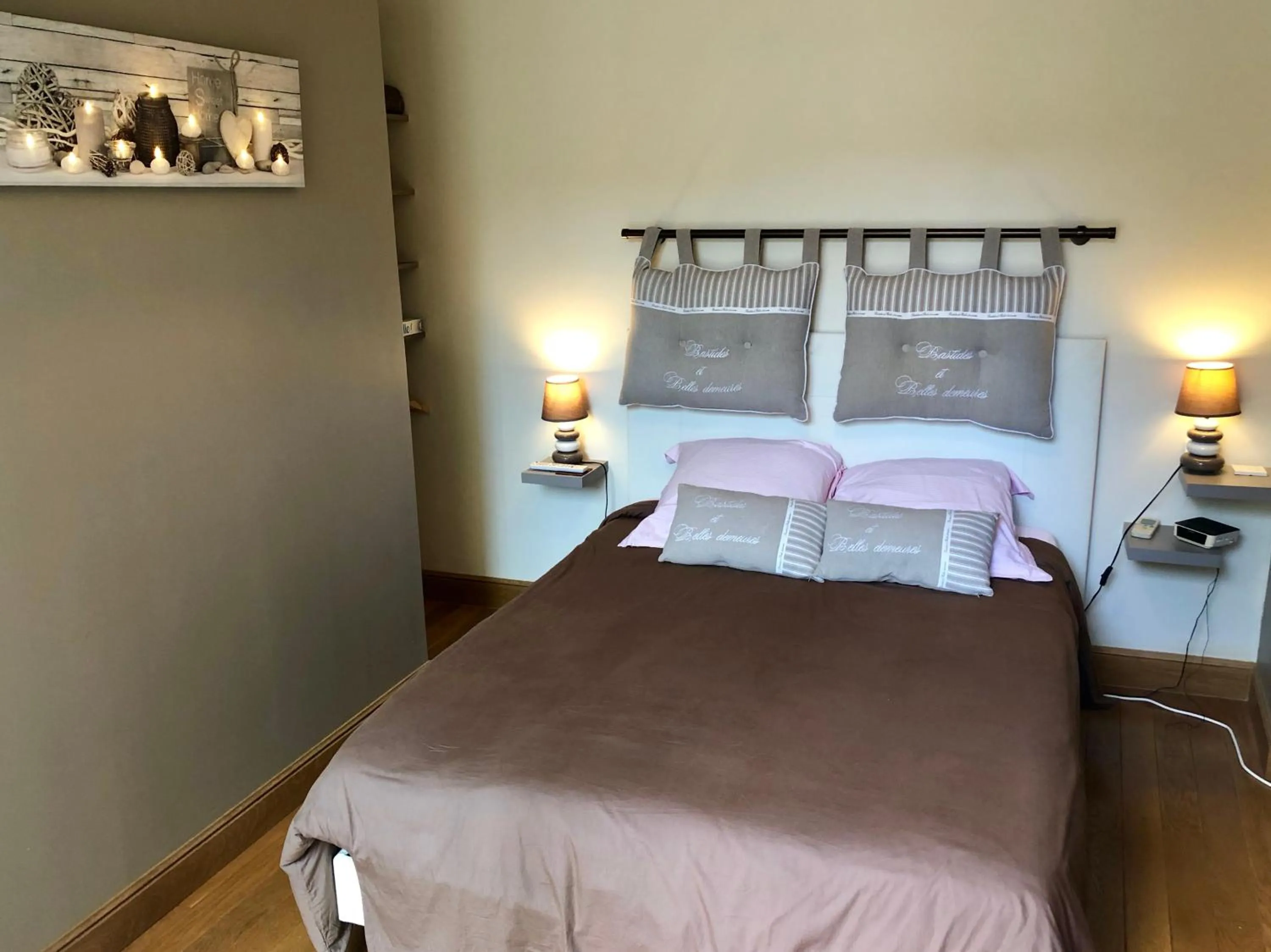 Bed in Villa Eugénie Melun