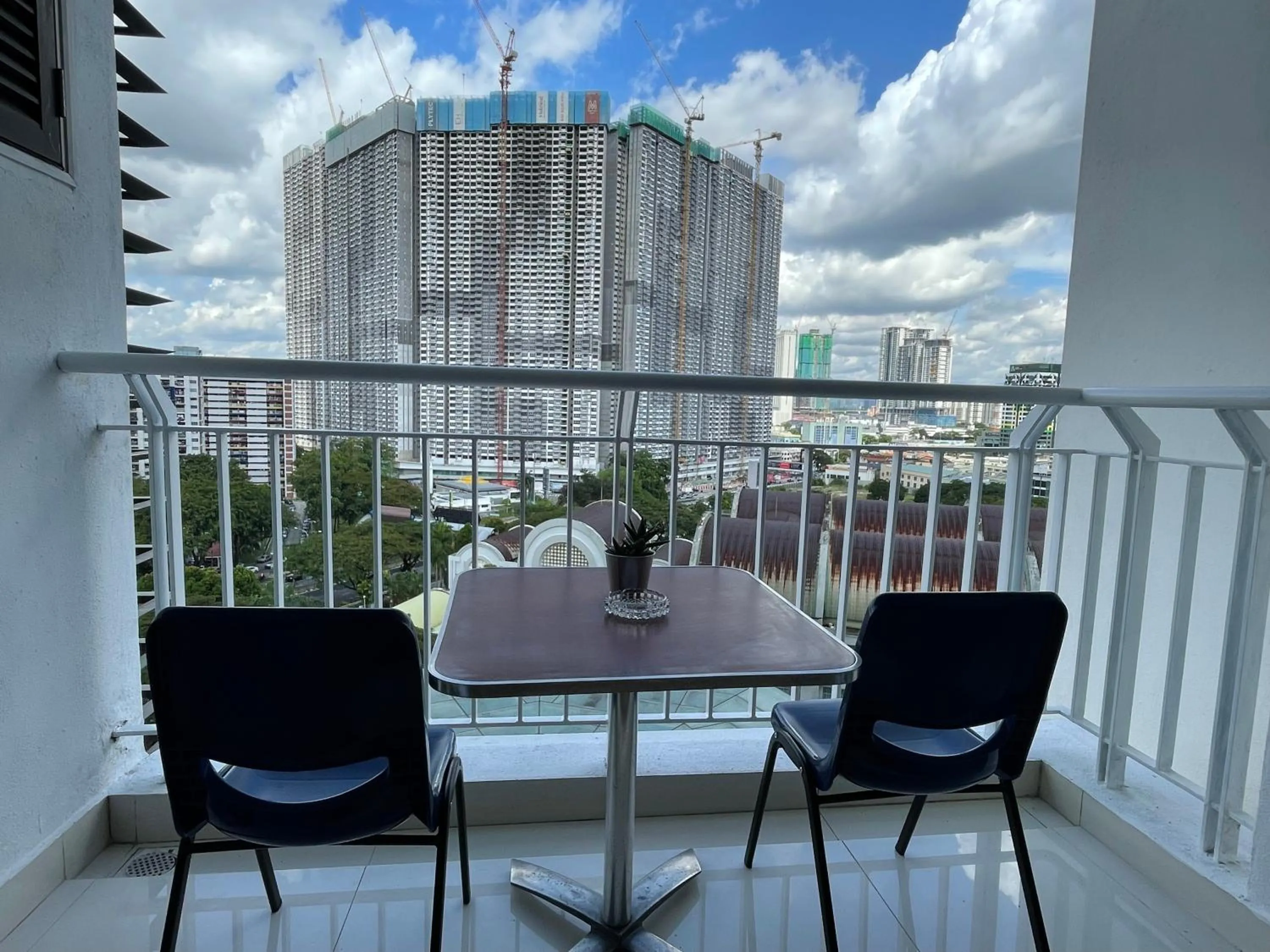 Balcony/Terrace in Private Jacuzzi Staycation at KL City 921