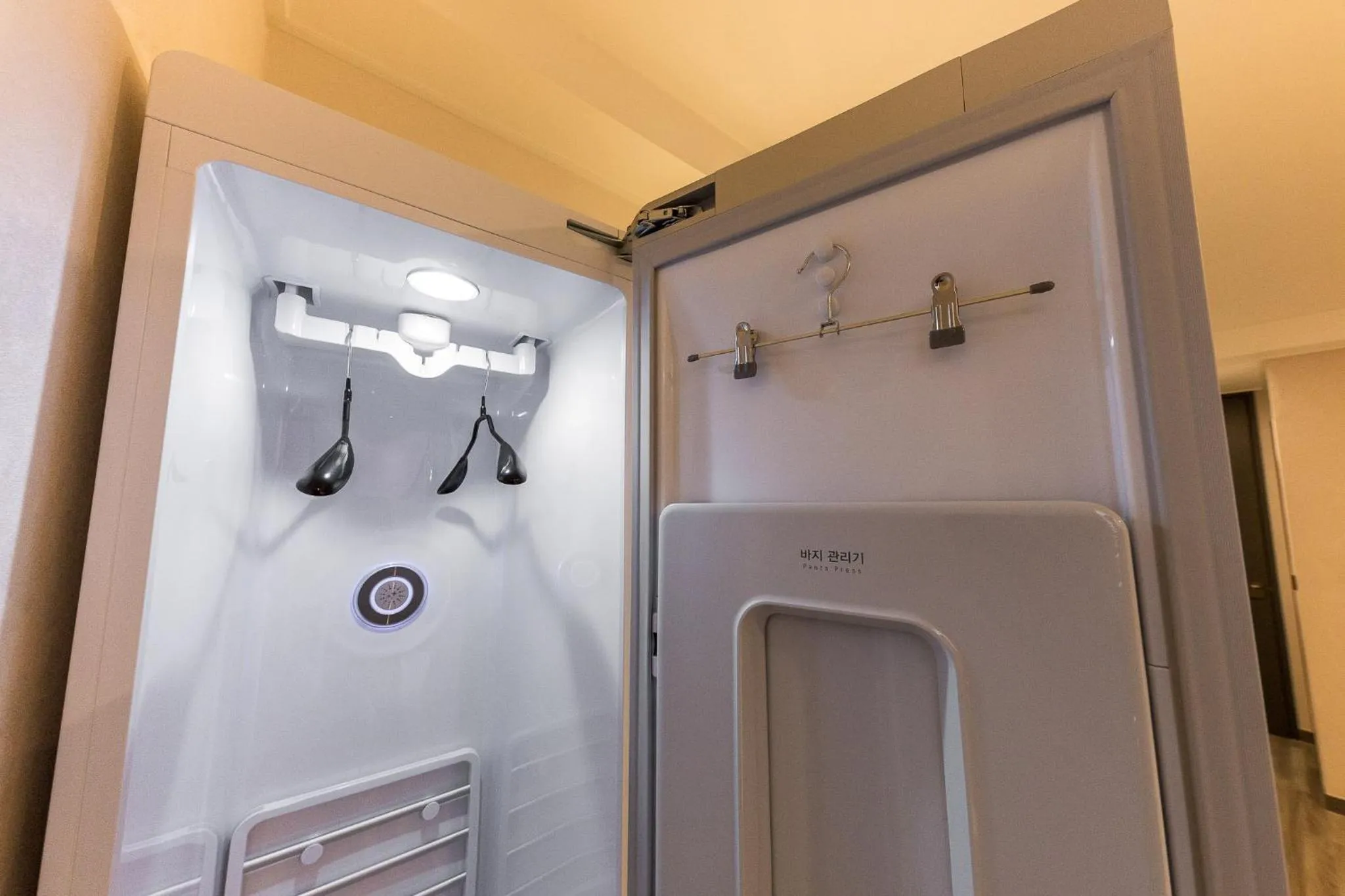 wardrobe in Hotel 24st Prestige