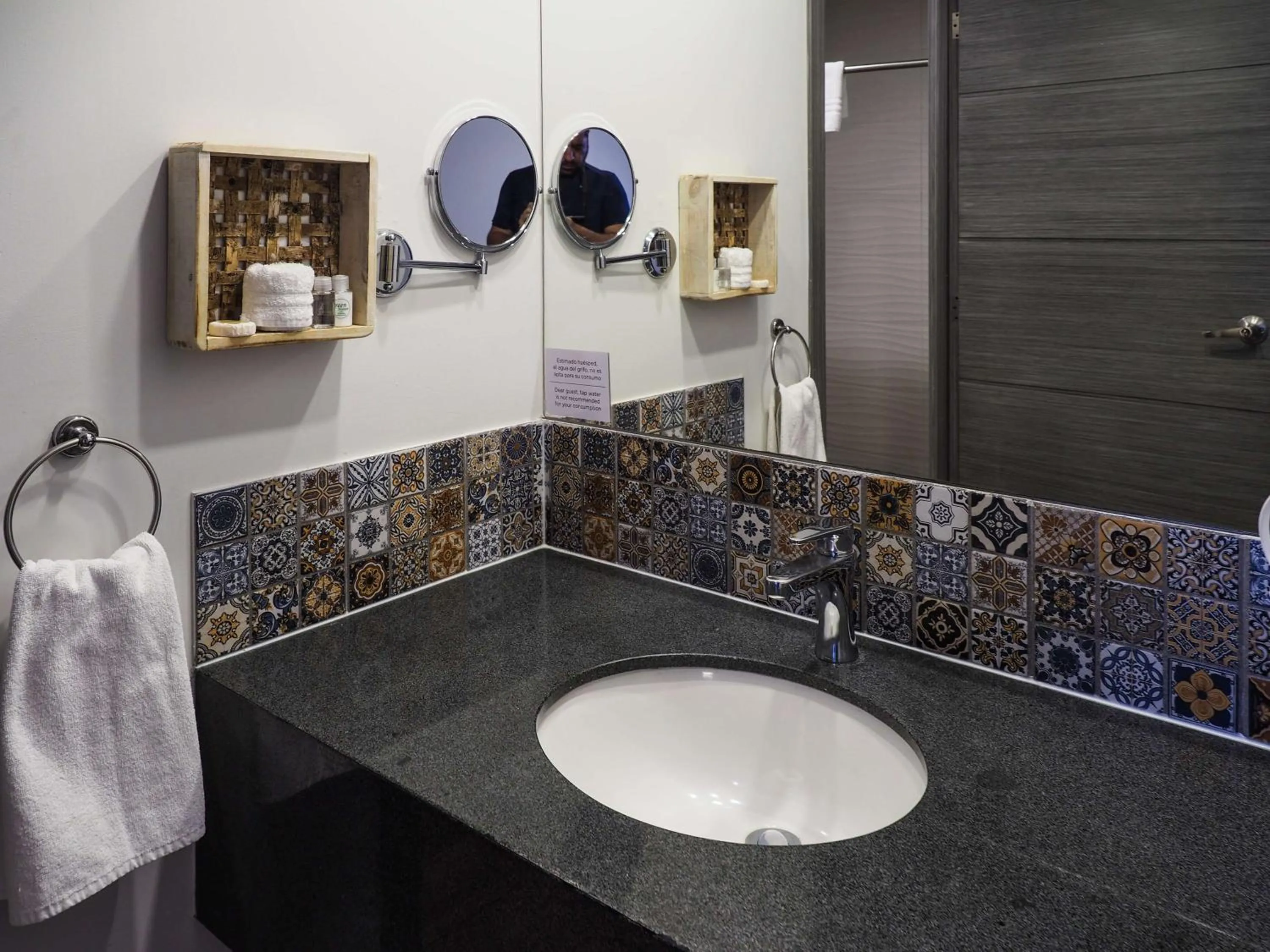 Bathroom in Sawari Hotel