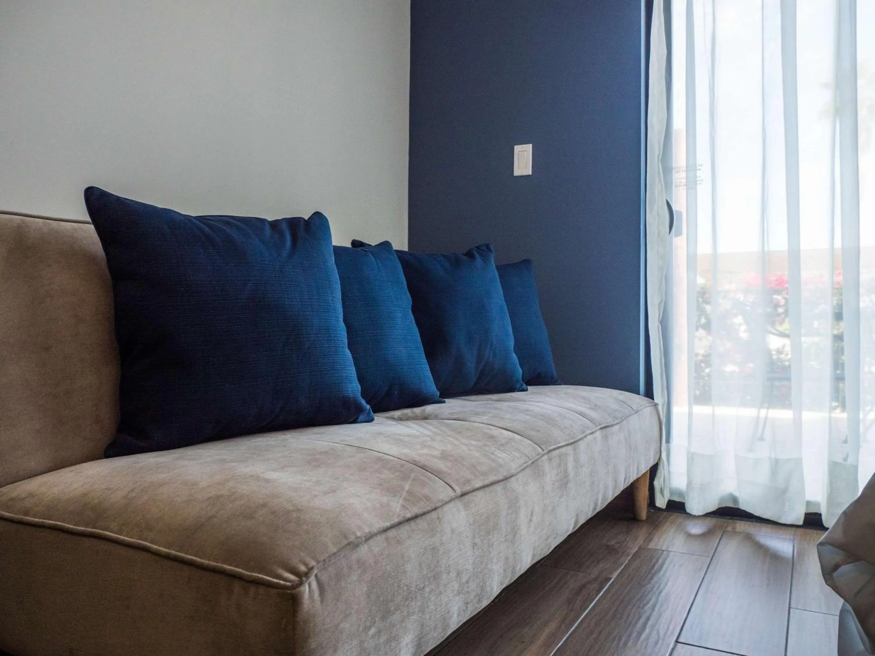 Living room, Bed in Sawari Hotel