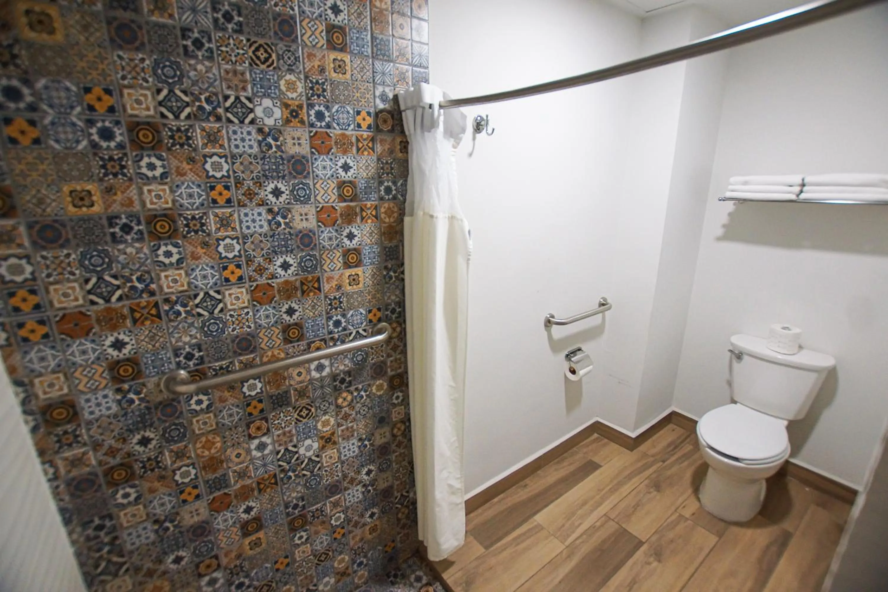 Bathroom in Sawari Hotel