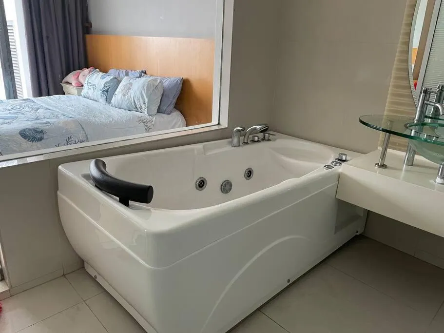 Private Jacuzzi Staycation at KL City 721