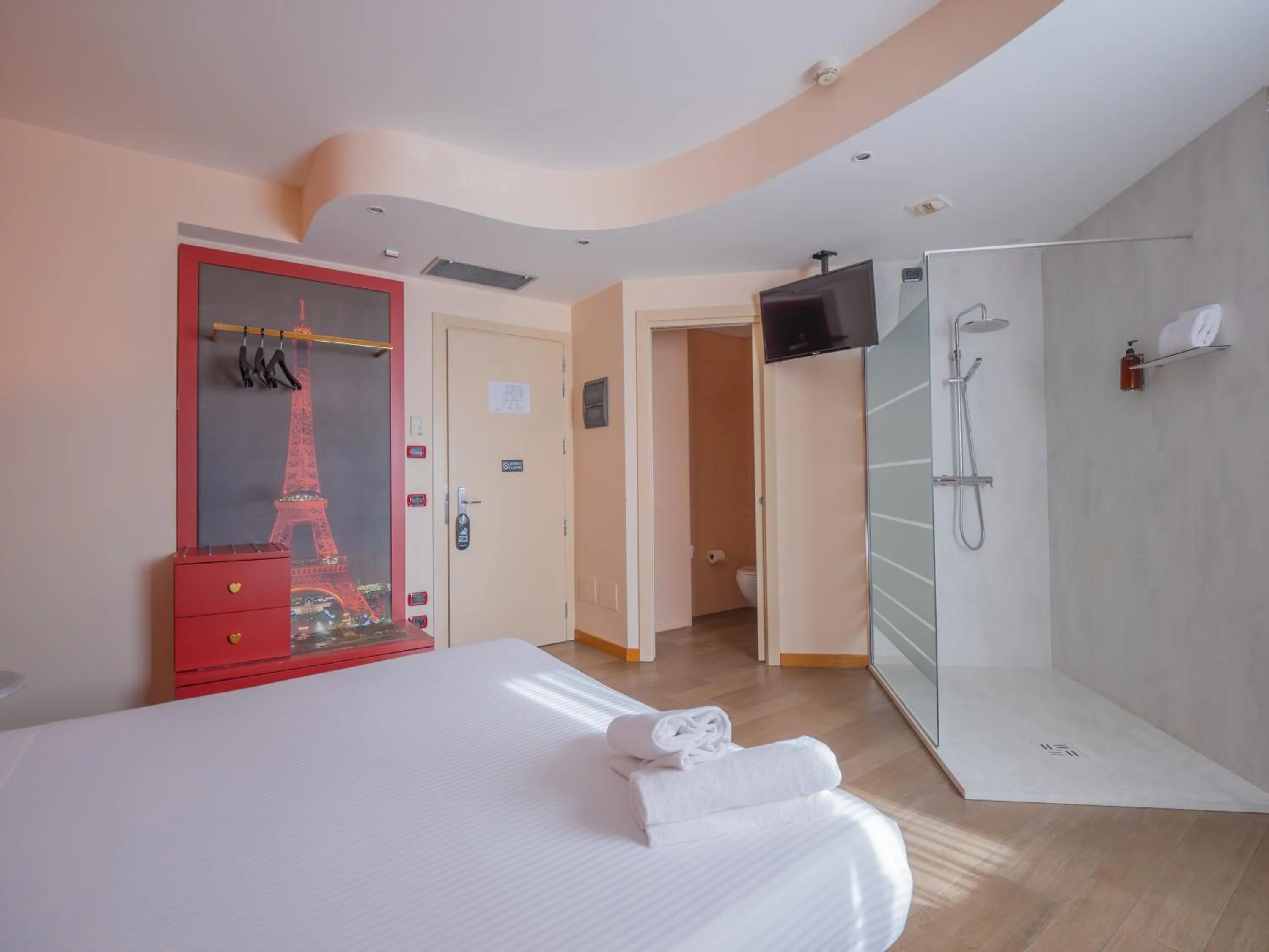 Bed in San Valentino Hotel