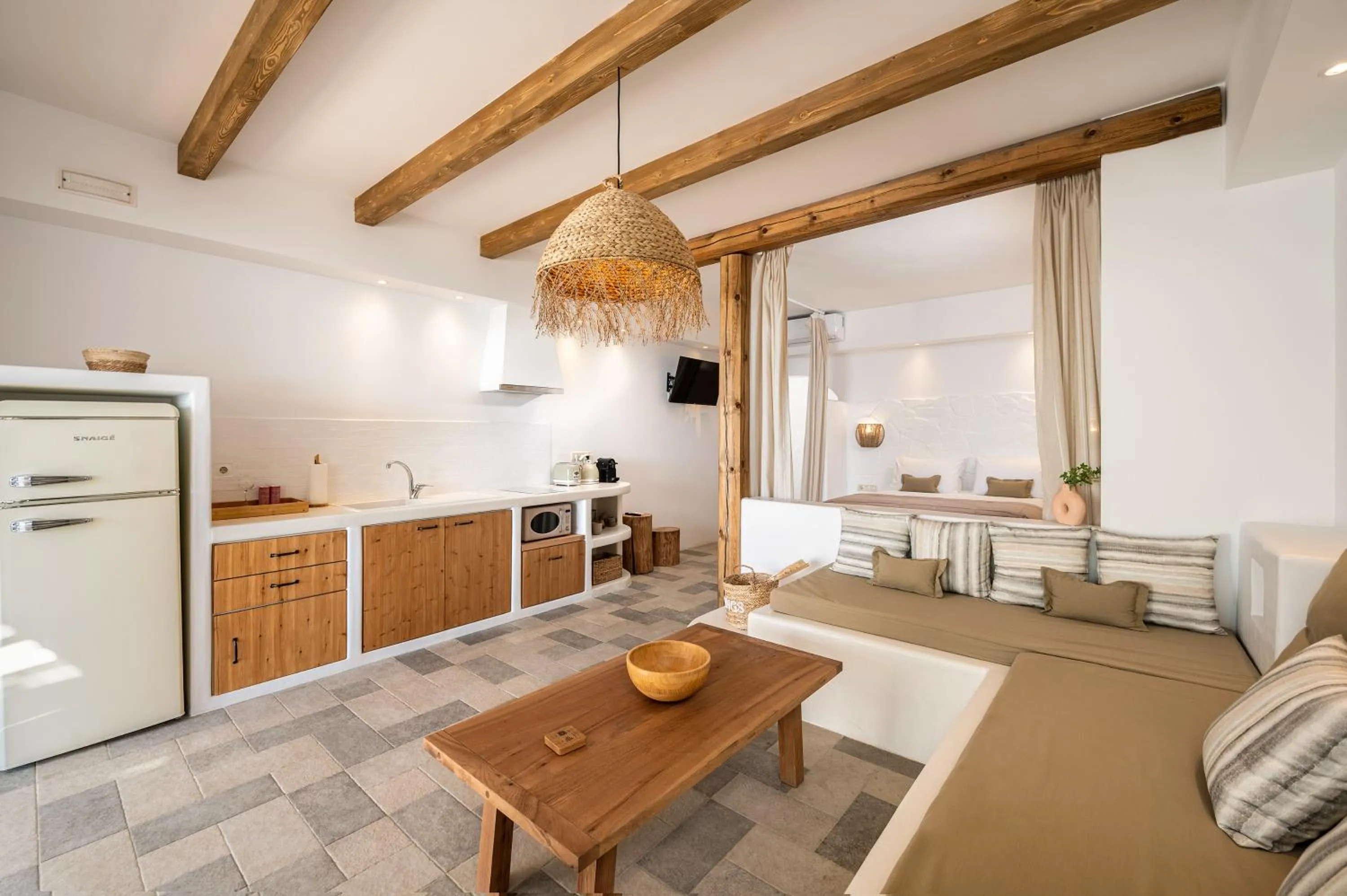 TV and multimedia in Euphoria Suites and Spa