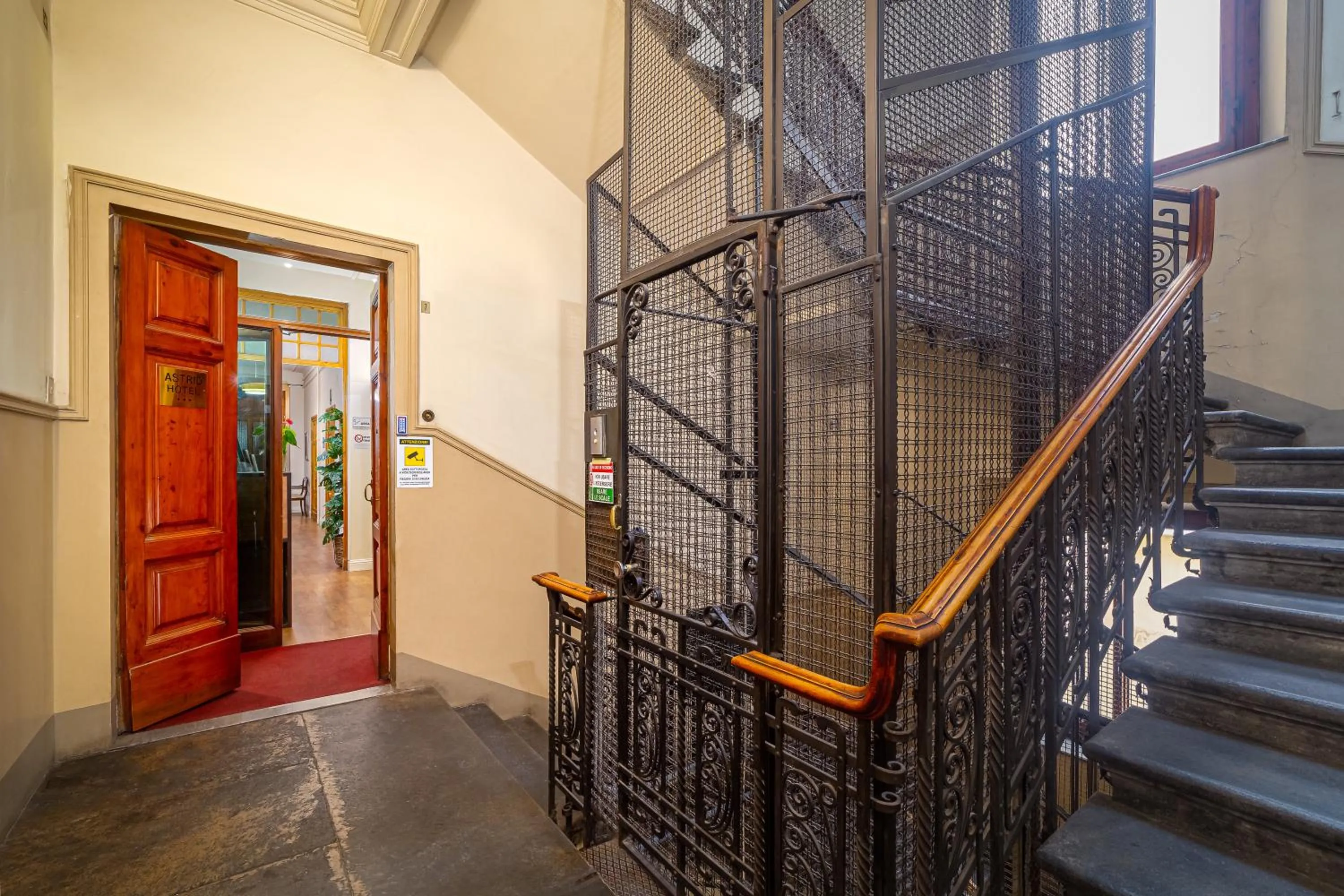 Facade/entrance in Lilium Hotel