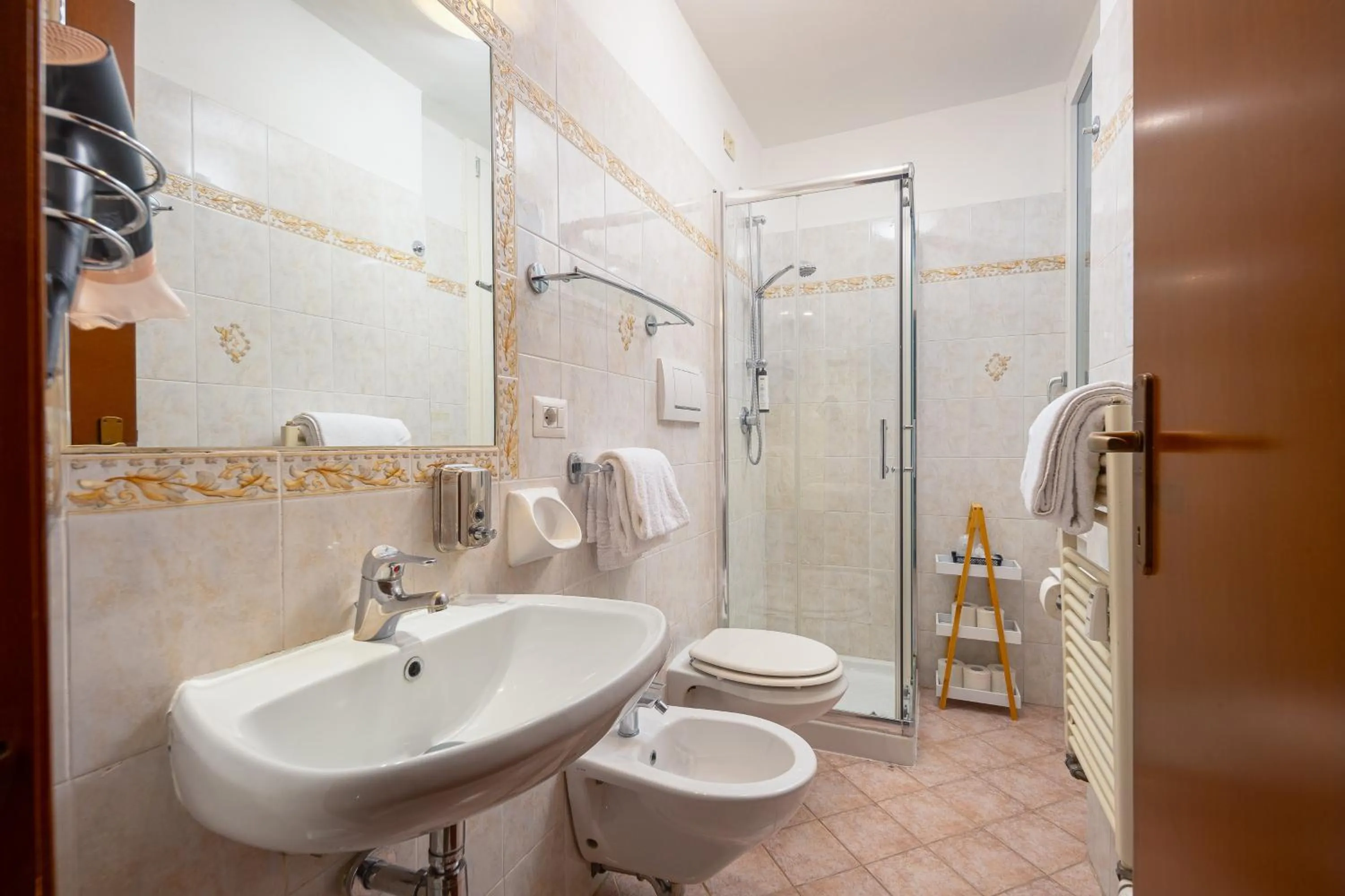 Toilet in Lilium Hotel