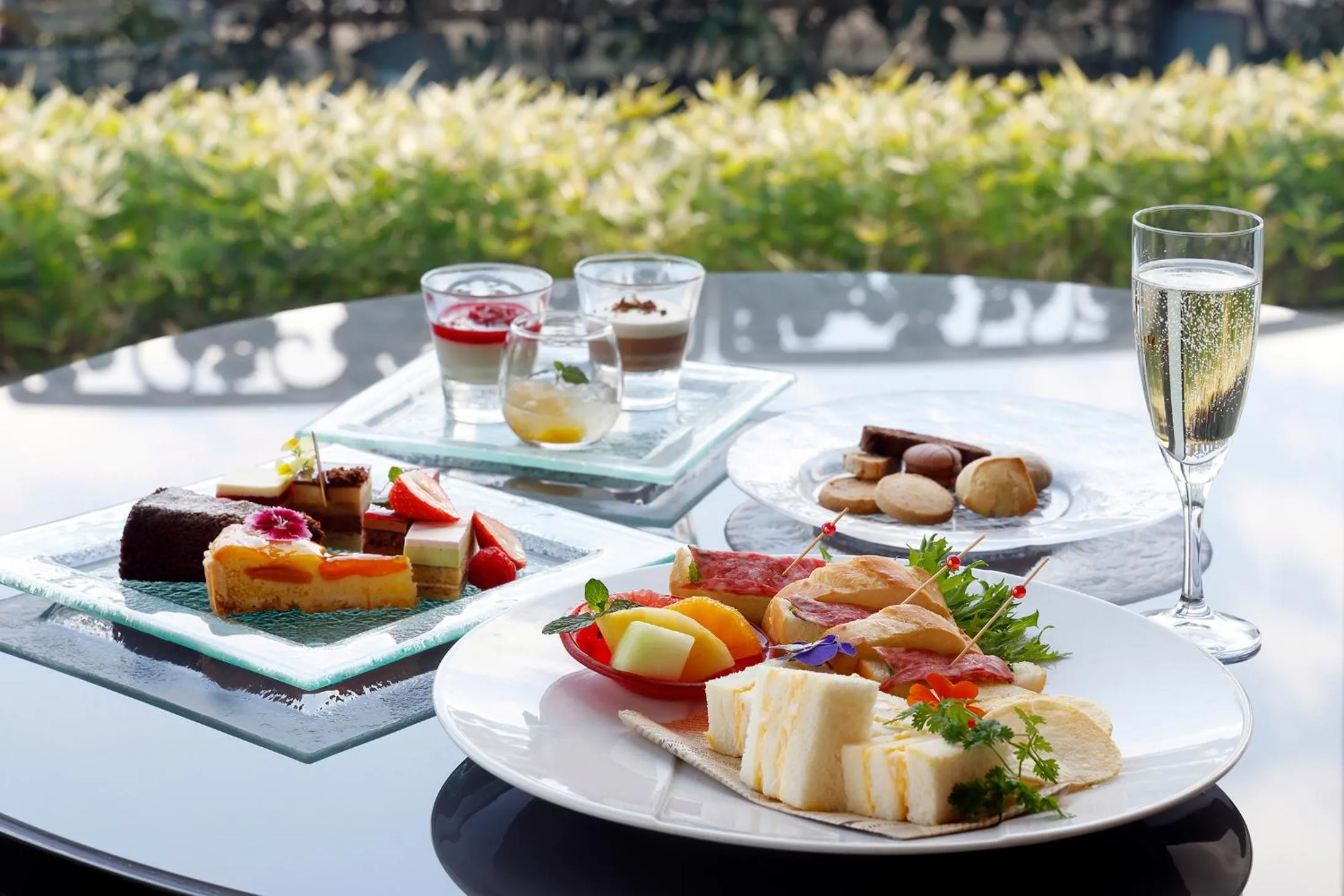 Lounge or bar in Osaka Marriott Miyako Hotel