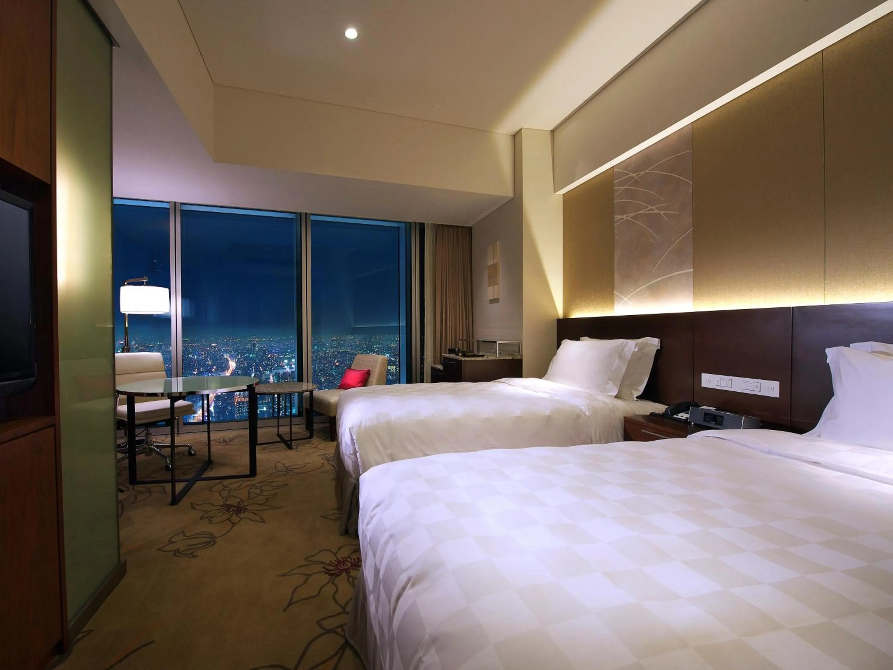 Bedroom, Bed in Osaka Marriott Miyako Hotel