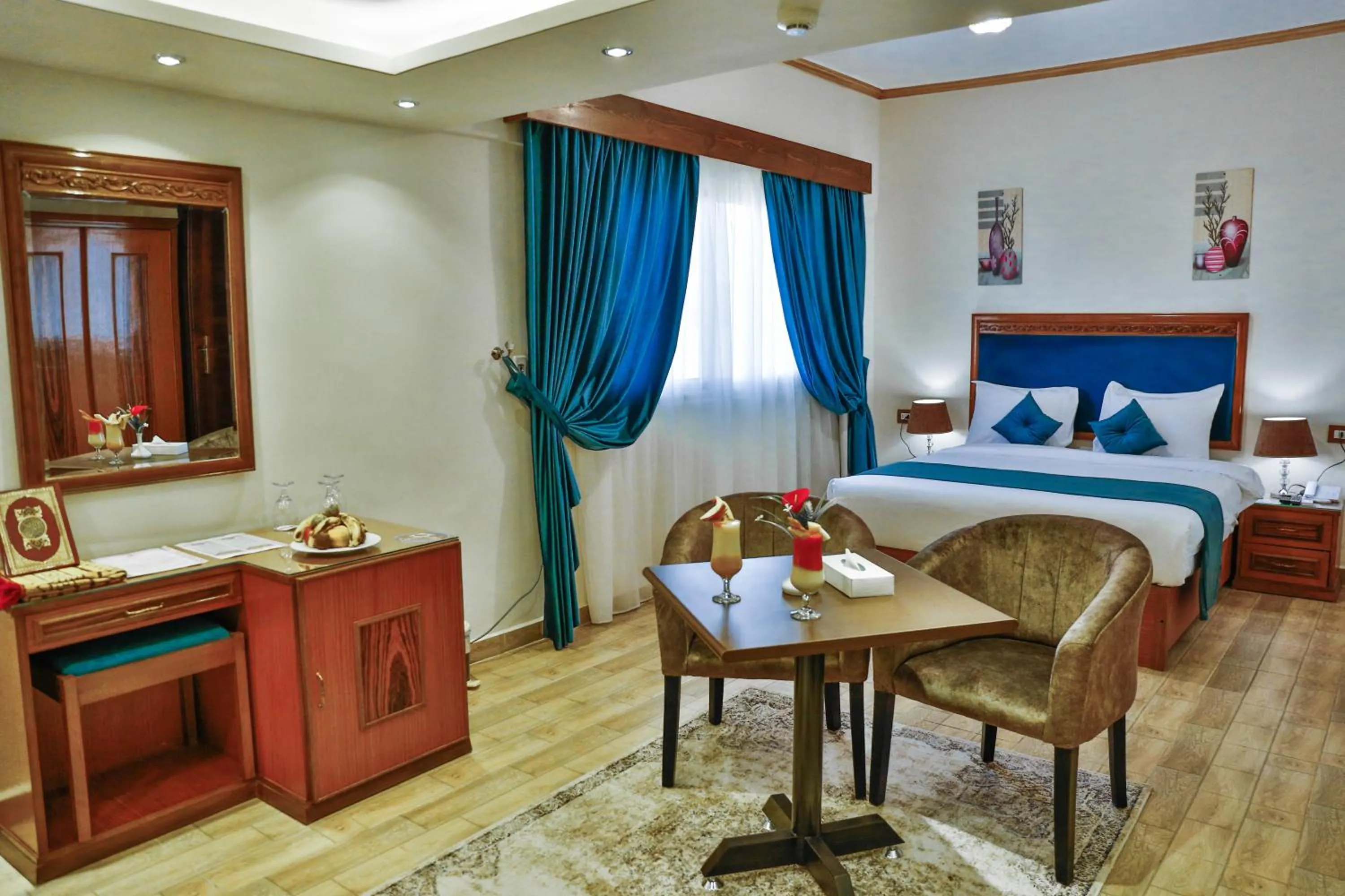 Photo of the whole room, Bed in The Palm Hotel