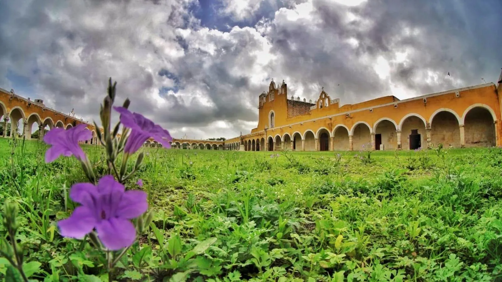 Nearby landmark in Buenosdías Izamal