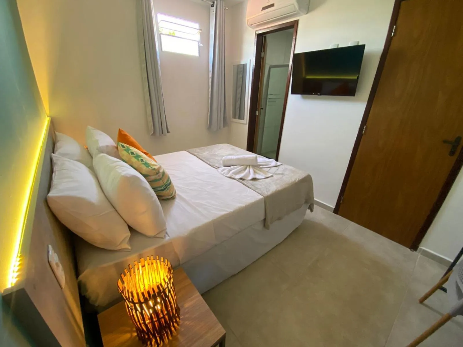 Photo of the whole room, Bed in Mirante dos Corais