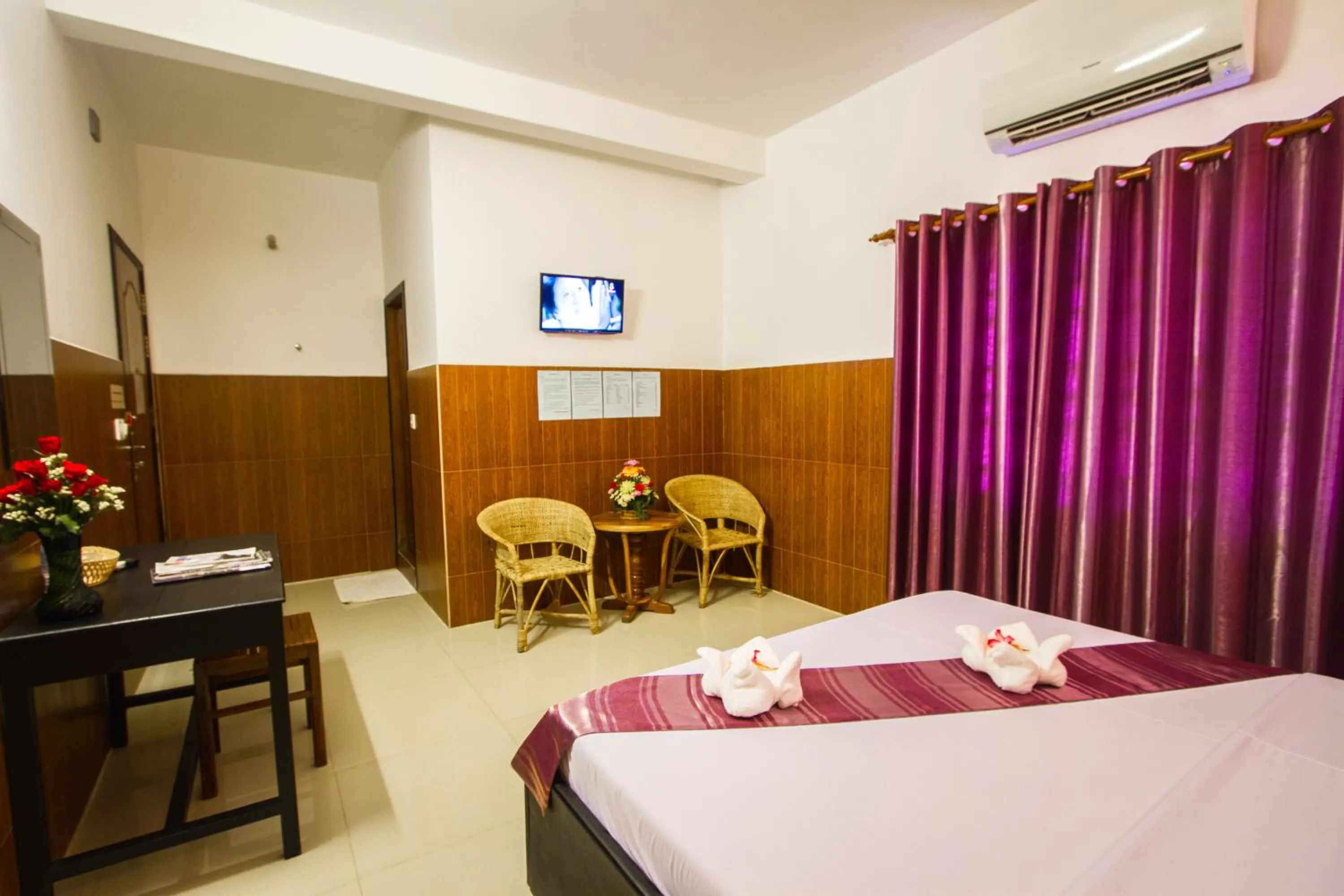 Photo of the whole room, Bed in Botoum Hotel